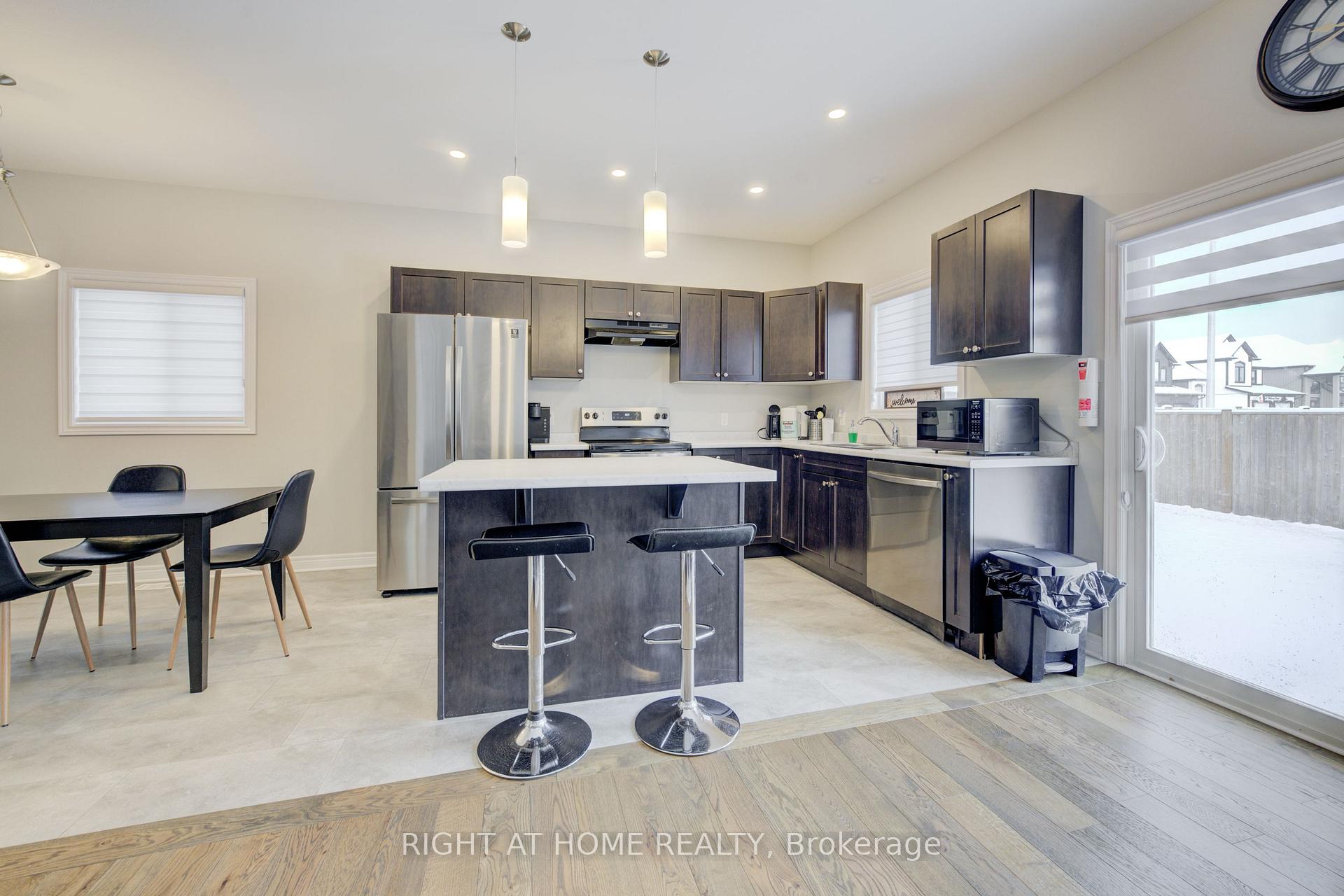 Photo 6 of 2 Bowman Crescent, Thorold, Hurricane/Merrittville — HOMEH