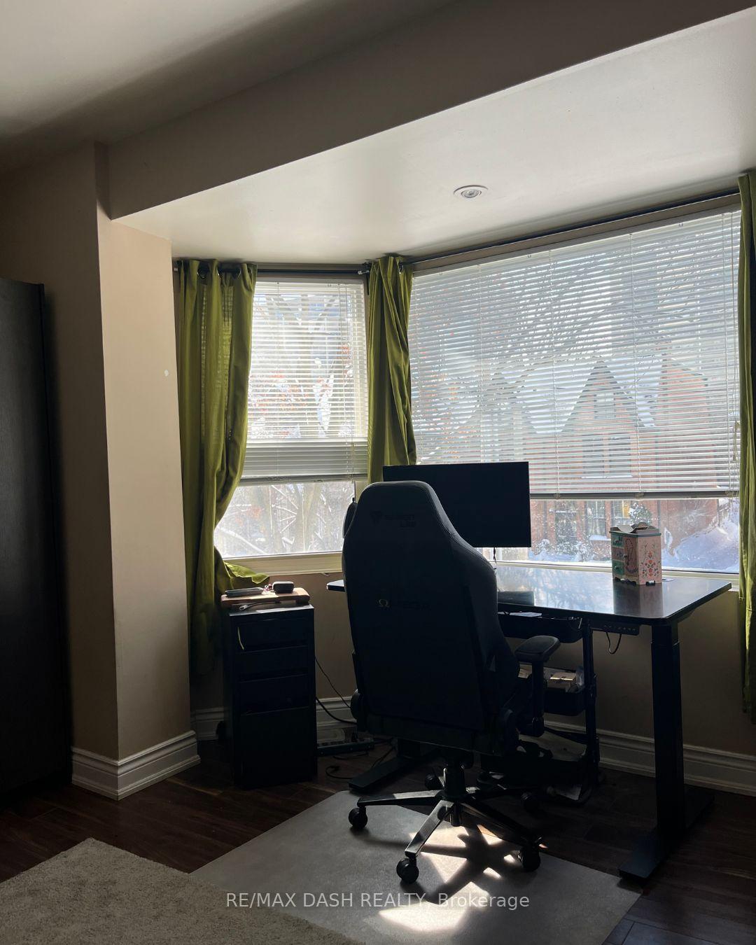 Photo 2 of Unit 201, 141 Admiral Road, Toronto, The Annex — HOMEH
