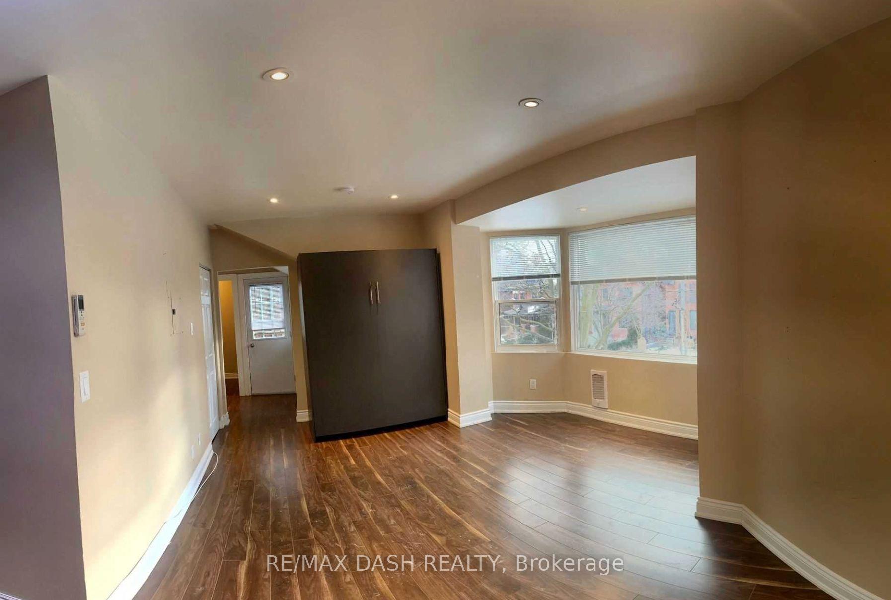Photo 4 of Unit 201, 141 Admiral Road, Toronto, The Annex — HOMEH