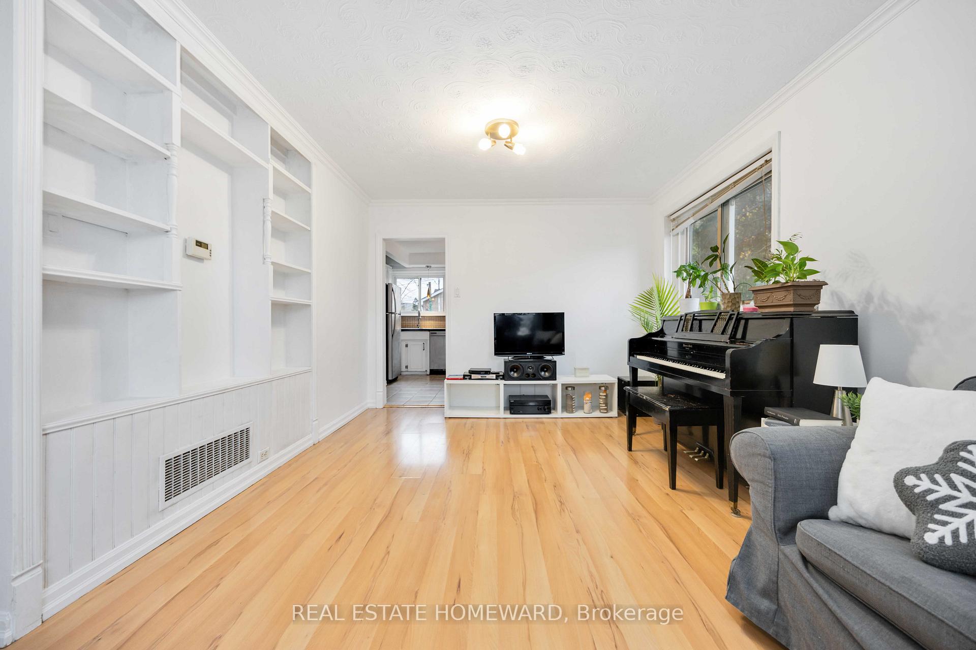 Photo 3 of 61 Avis Crescent, Toronto, O'Connor-Parkview — HOMEH