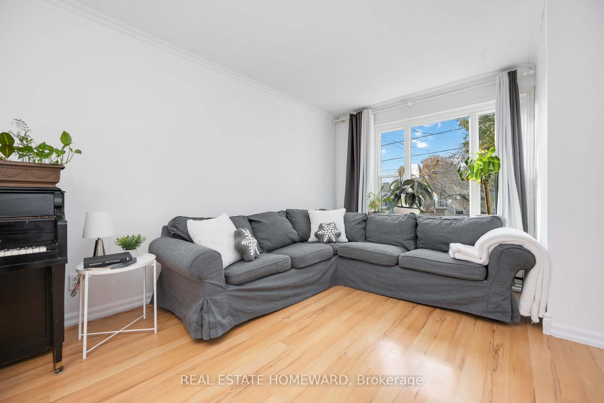 Photo 5 of 61 Avis Crescent, Toronto, O'Connor-Parkview — HOMEH