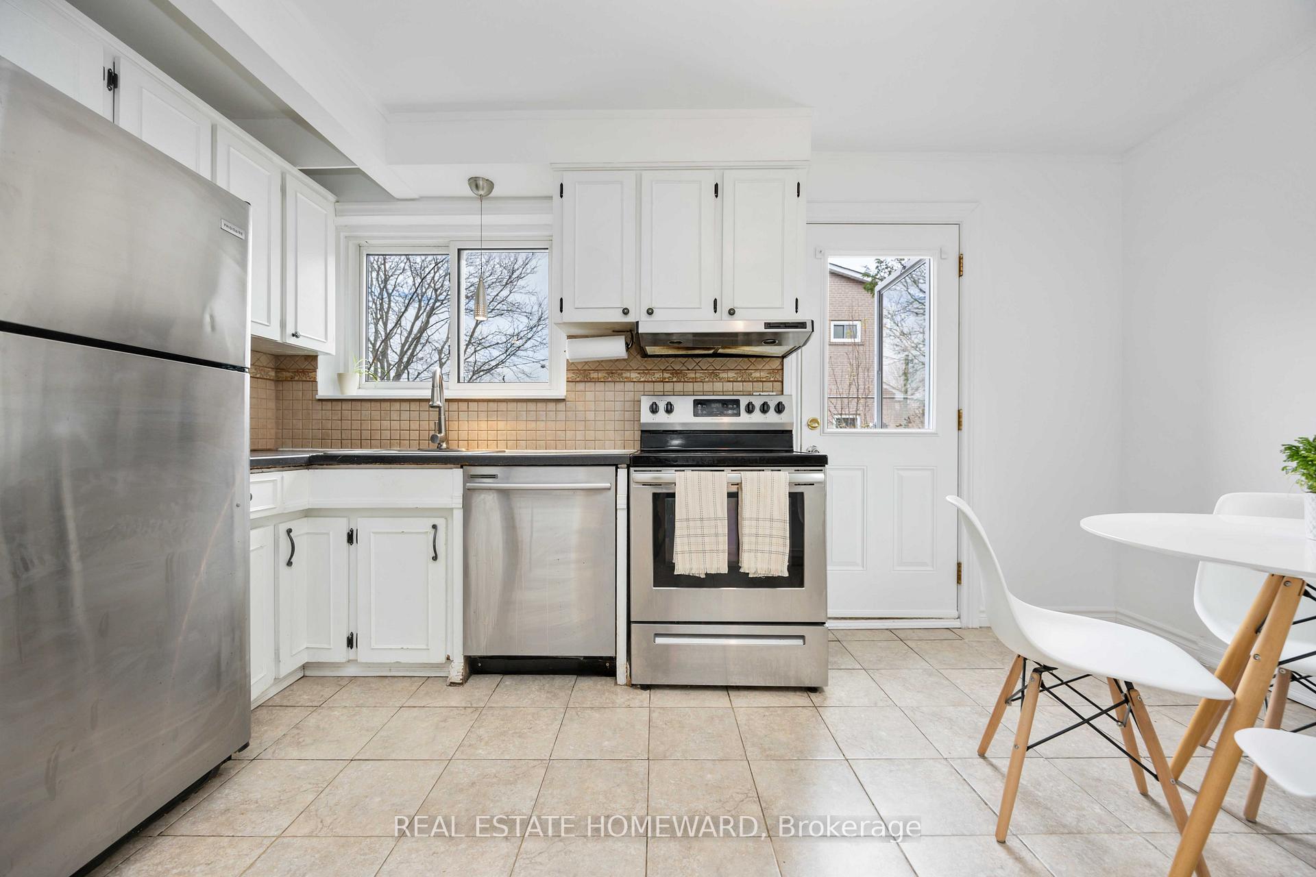 Photo 6 of 61 Avis Crescent, Toronto, O'Connor-Parkview — HOMEH