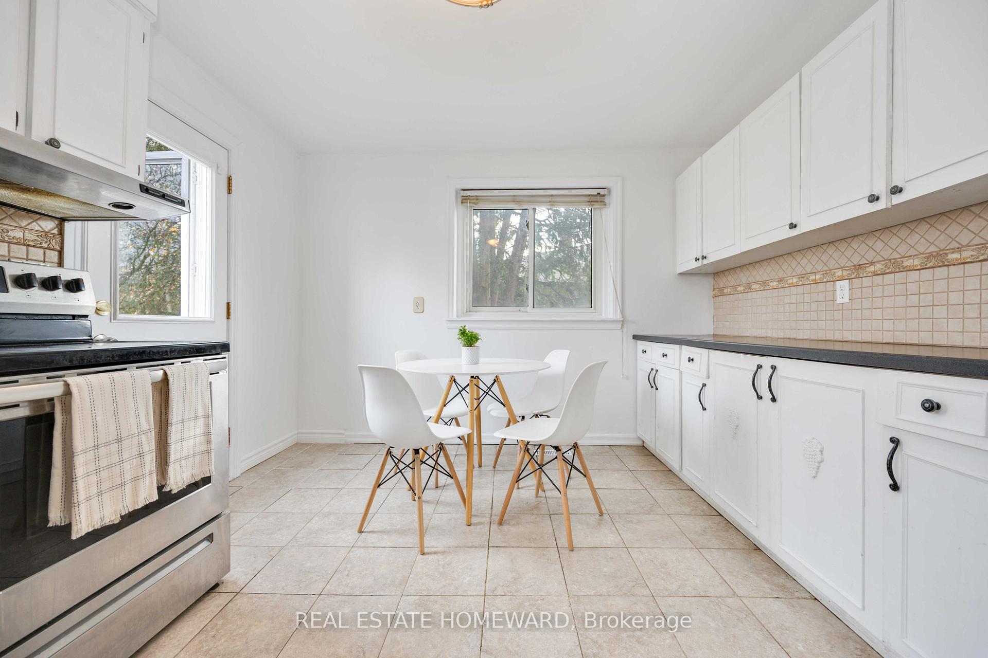 Photo 10 of 61 Avis Crescent, Toronto, O'Connor-Parkview — HOMEH
