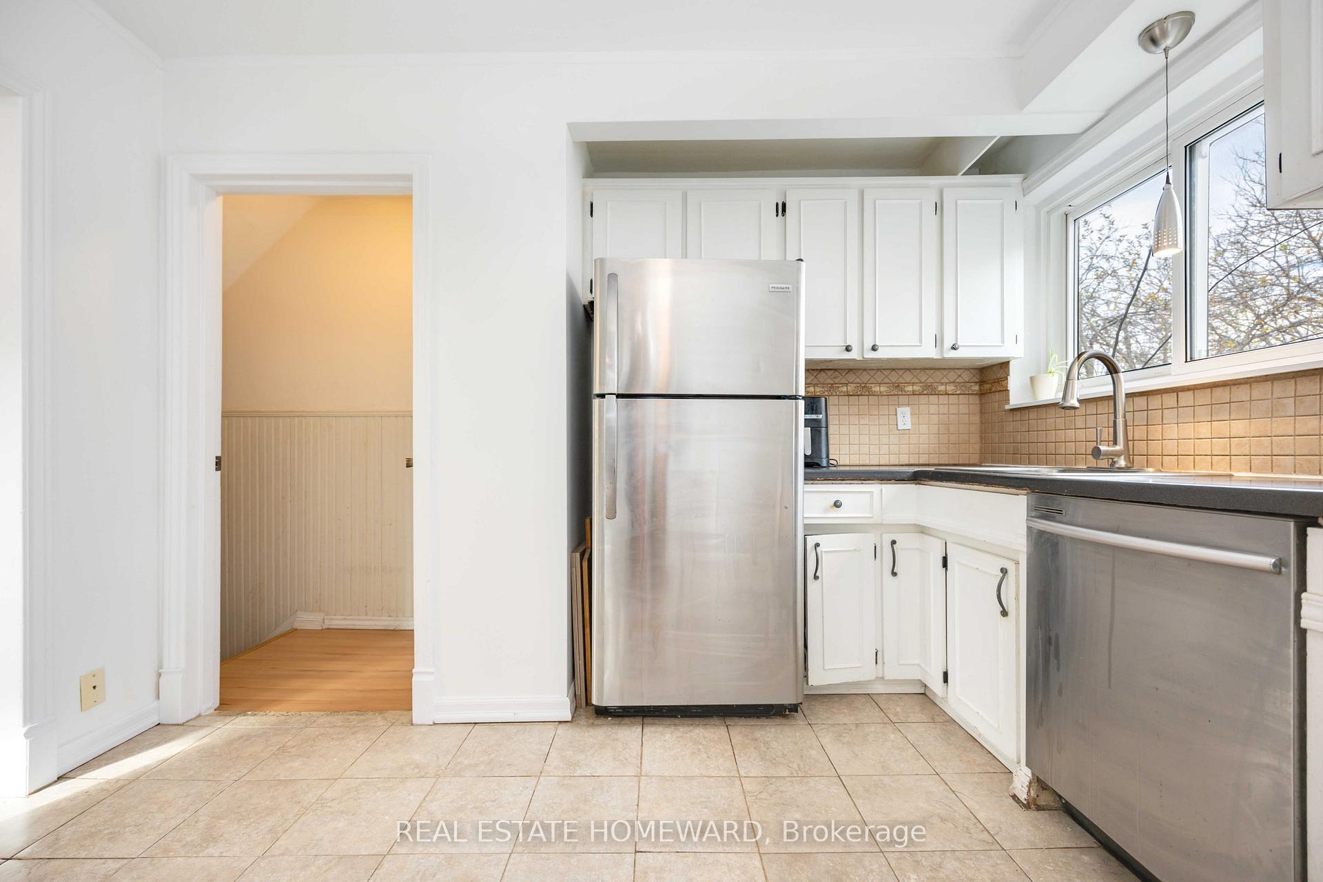 Photo 11 of 61 Avis Crescent, Toronto, O'Connor-Parkview — HOMEH