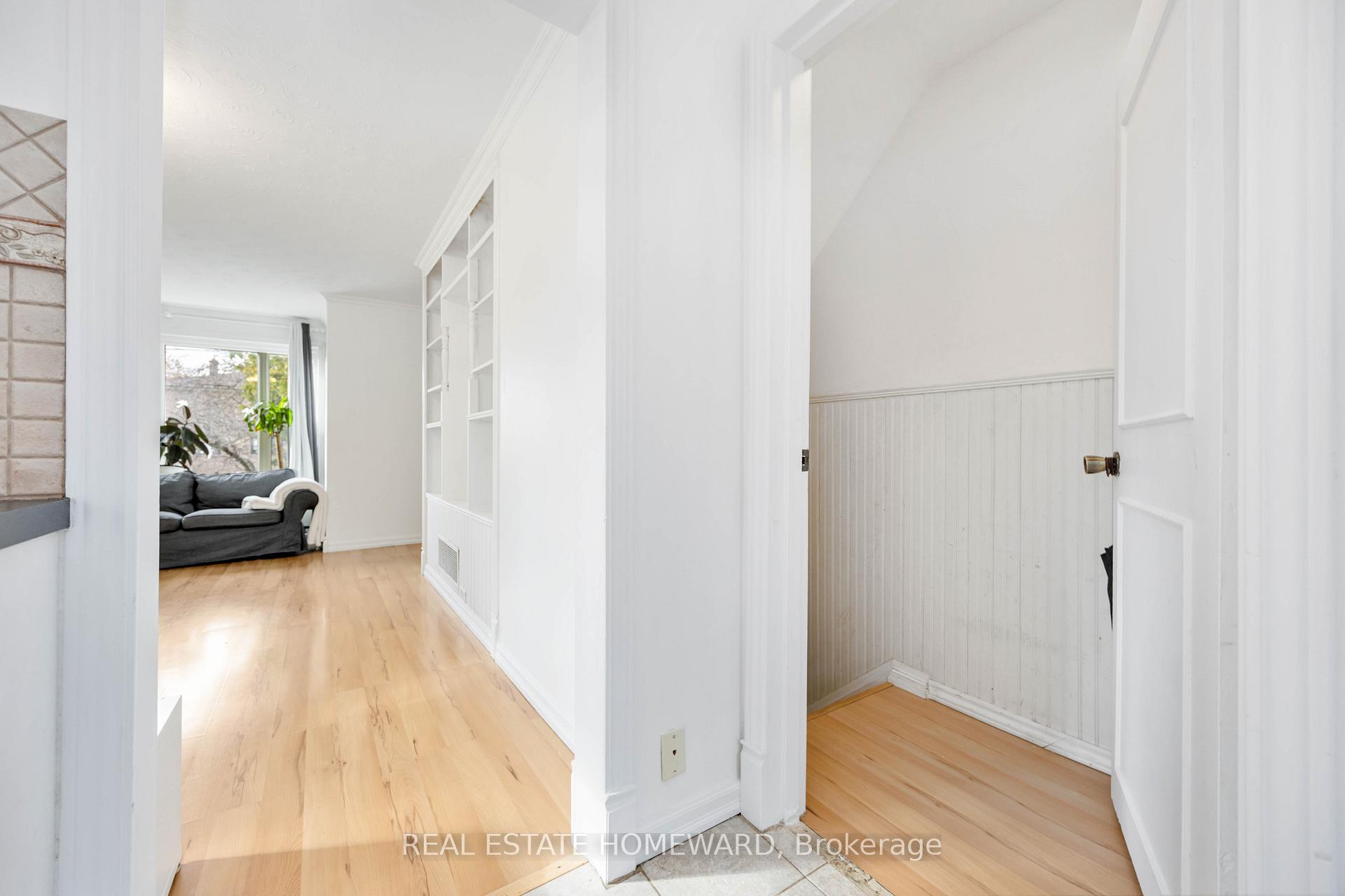 Photo 12 of 61 Avis Crescent, Toronto, O'Connor-Parkview — HOMEH