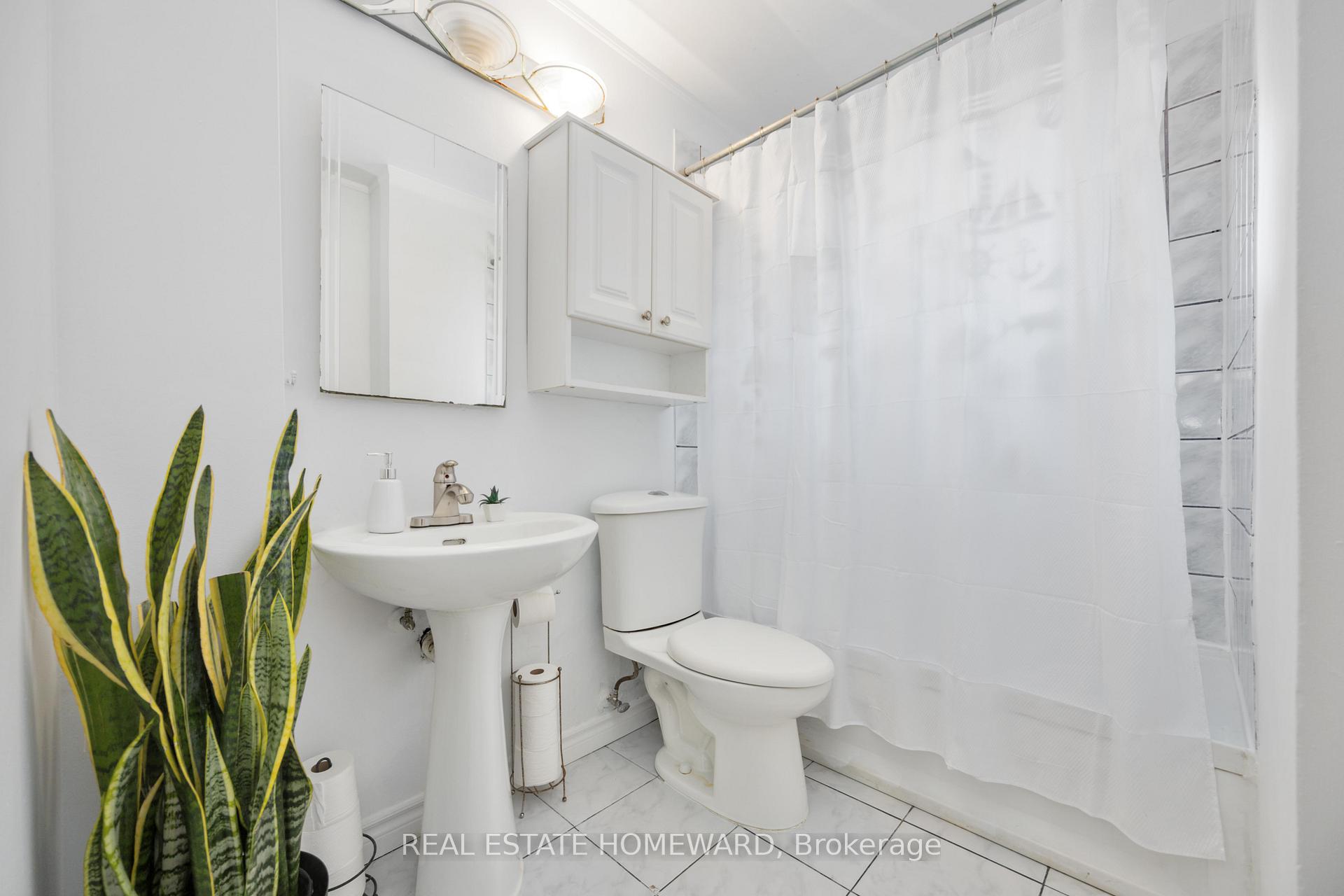 Photo 14 of 61 Avis Crescent, Toronto, O'Connor-Parkview — HOMEH