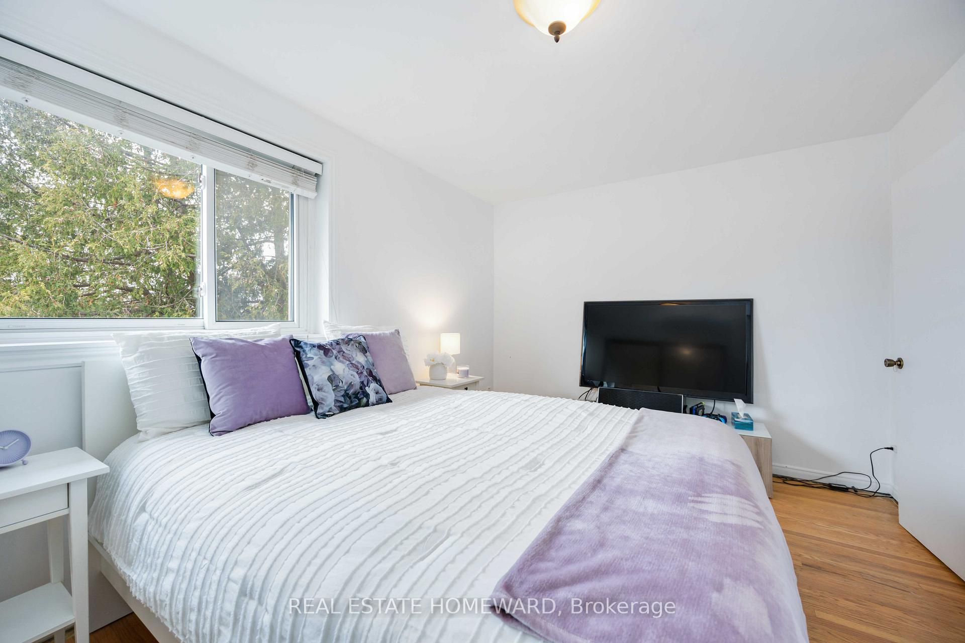 Photo 17 of 61 Avis Crescent, Toronto, O'Connor-Parkview — HOMEH