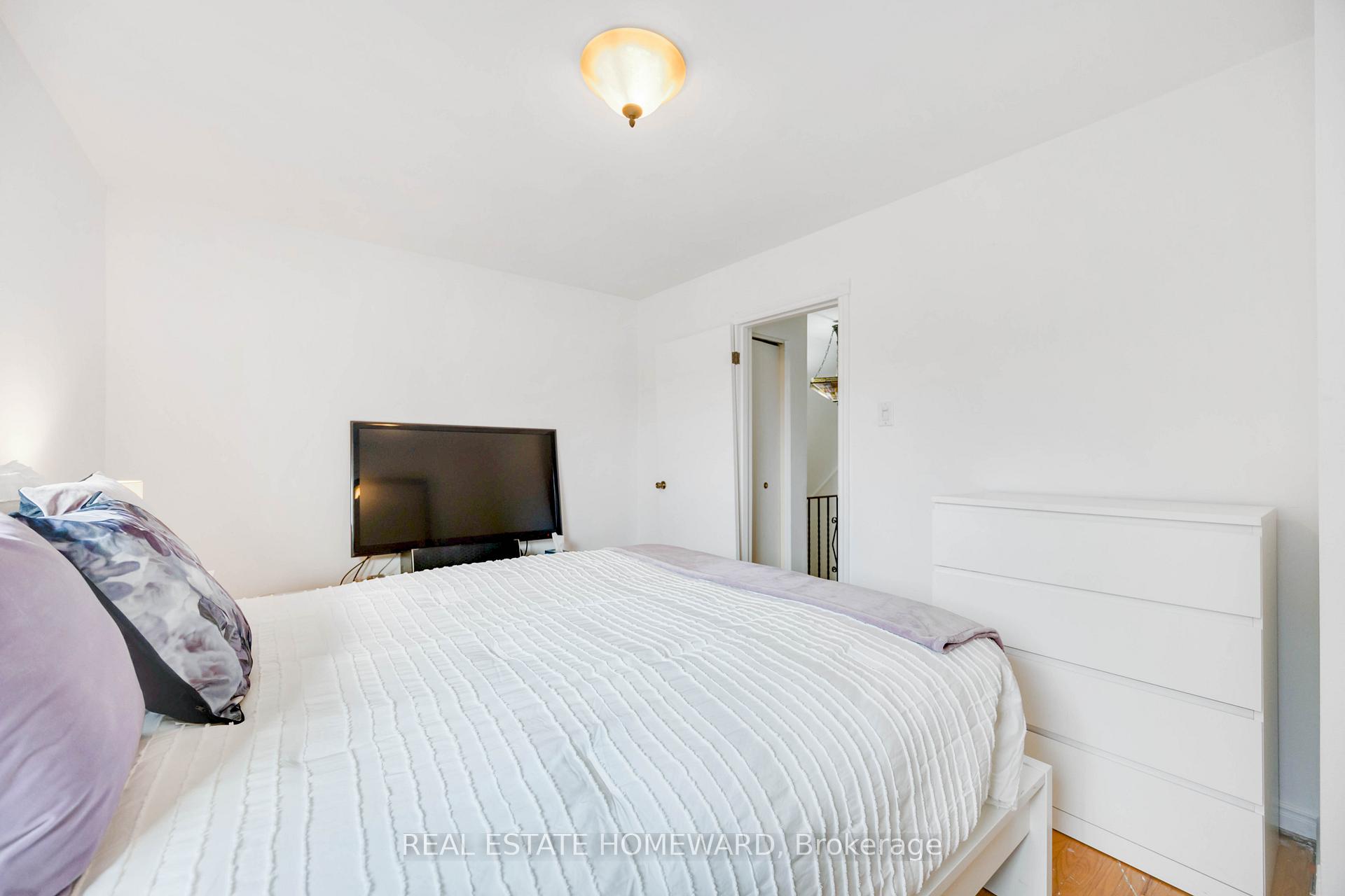 Photo 18 of 61 Avis Crescent, Toronto, O'Connor-Parkview — HOMEH