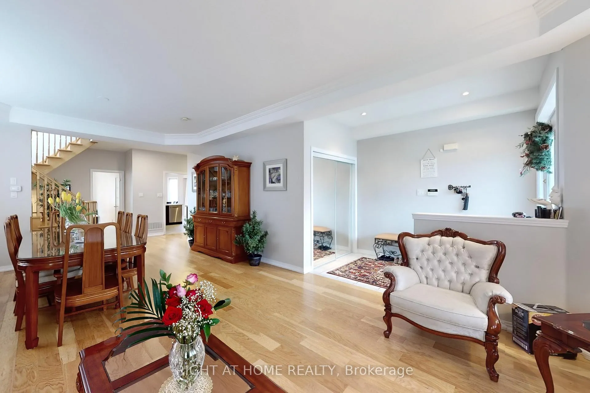Photo 5 of 19 Robert Grundy Road, Markham, Cachet — HOMEH
