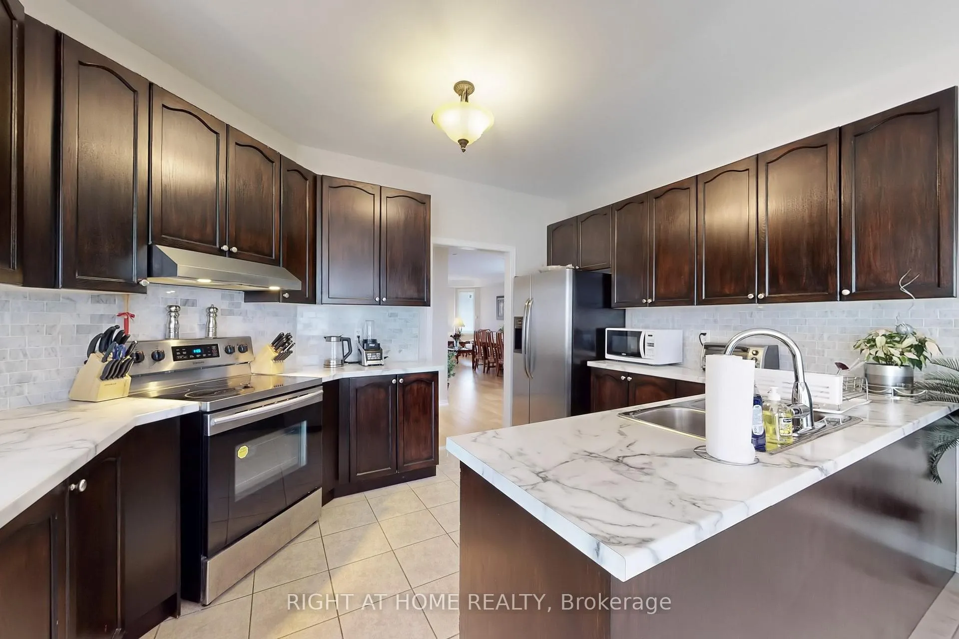 Photo 8 of 19 Robert Grundy Road, Markham, Cachet — HOMEH