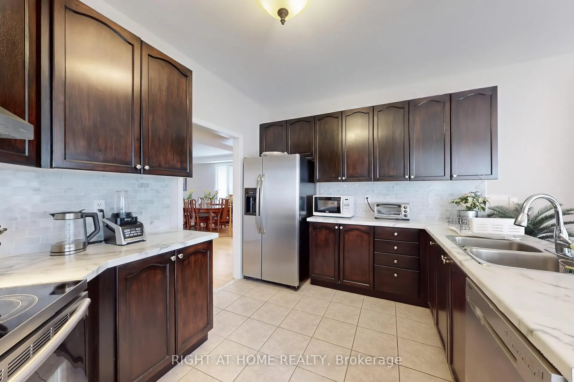 Photo 10 of 19 Robert Grundy Road, Markham, Cachet — HOMEH