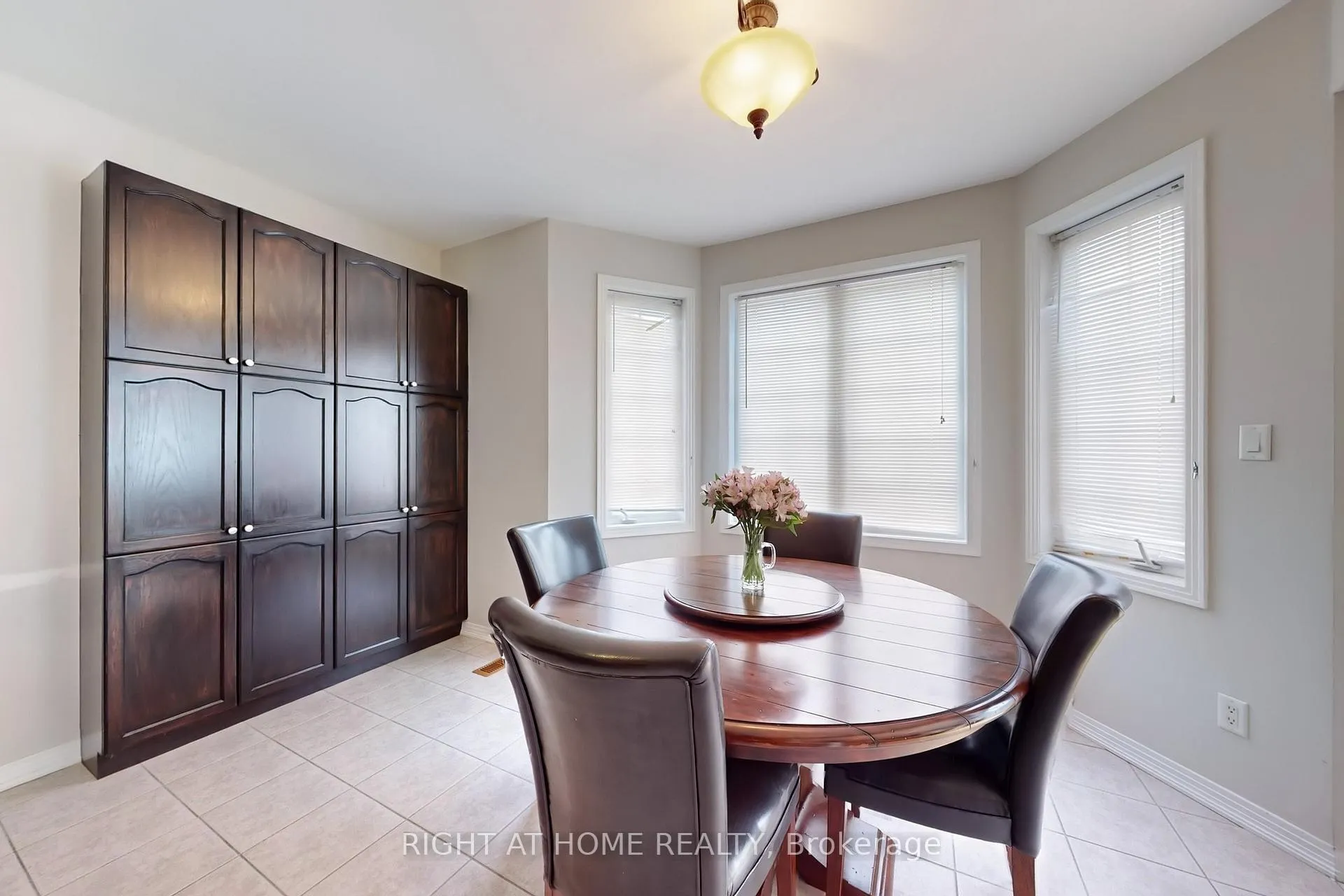 Photo 11 of 19 Robert Grundy Road, Markham, Cachet — HOMEH