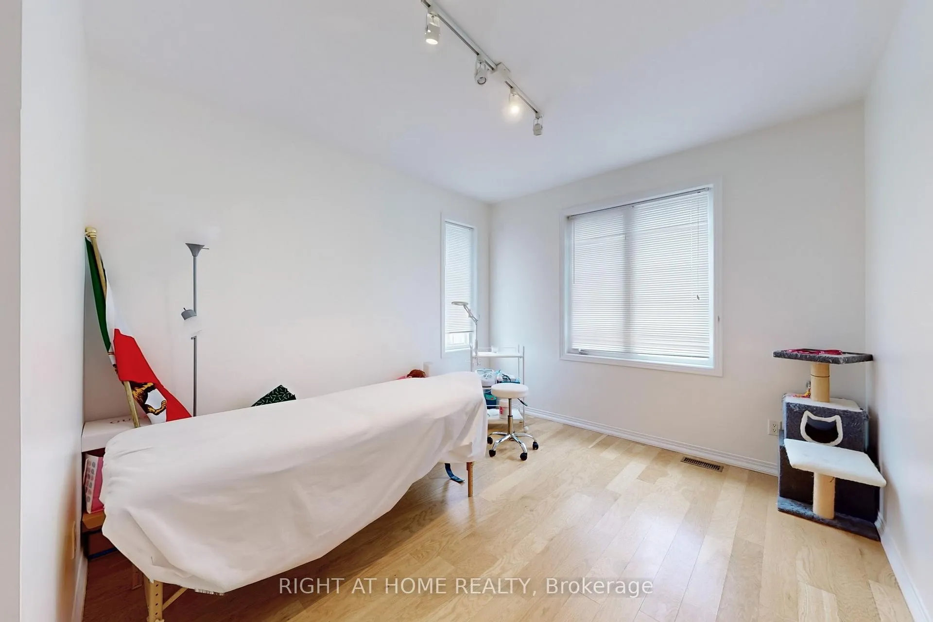 Photo 16 of 19 Robert Grundy Road, Markham, Cachet — HOMEH