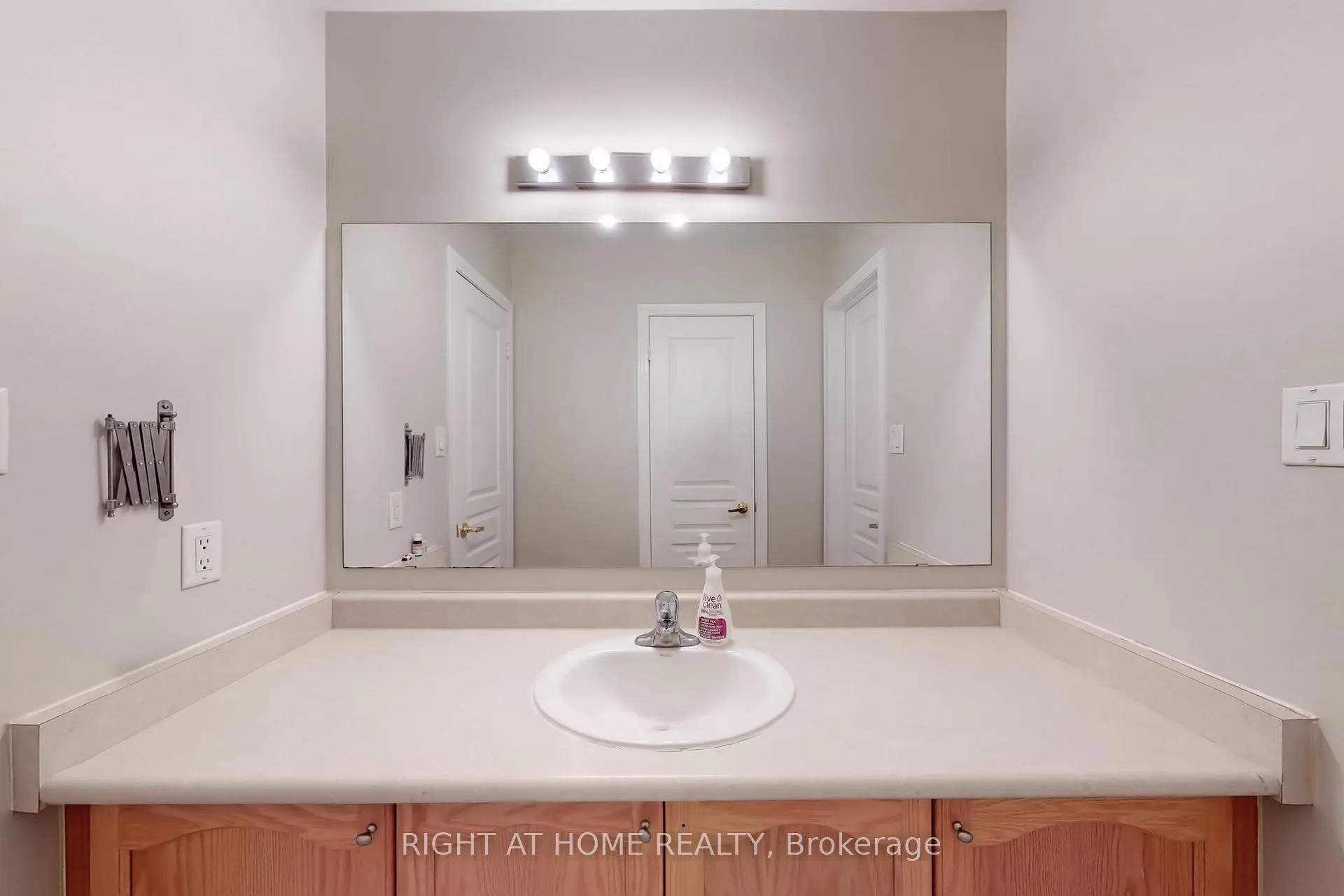 Photo 28 of 19 Robert Grundy Road, Markham, Cachet — HOMEH