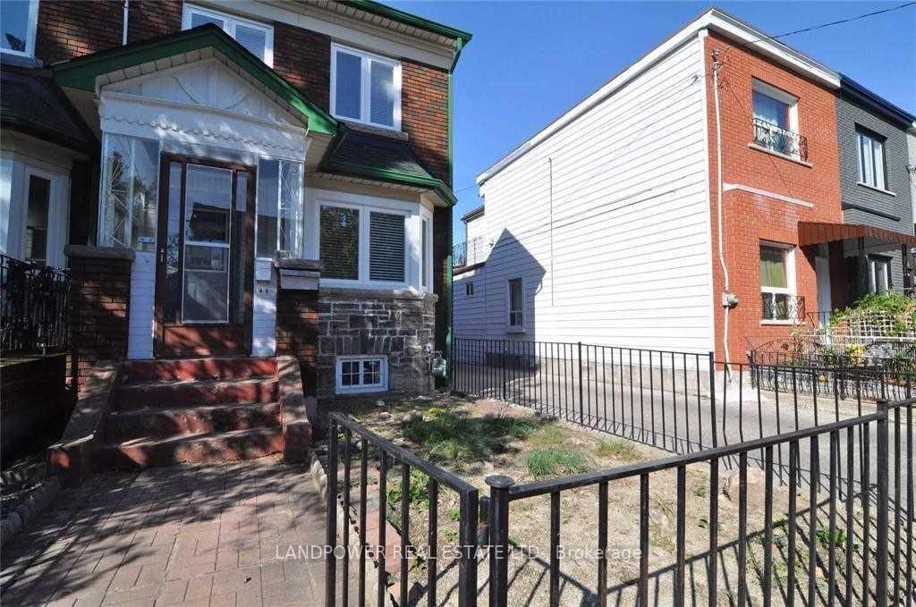 Front of Unit Upper, 140 Manning Avenue