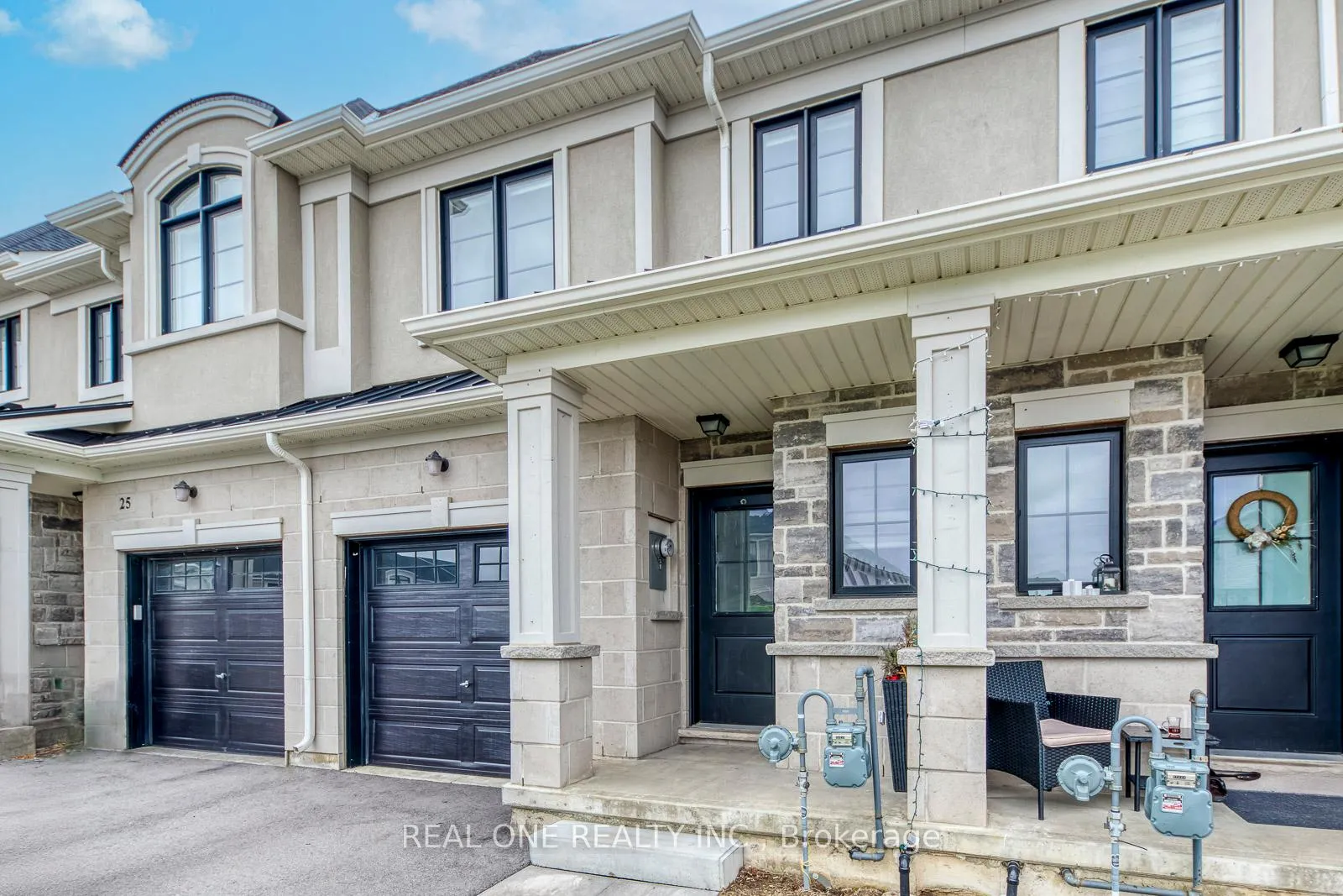 Photo 2 of 27 Genoa Drive, Hamilton, Jerome — HOMEH