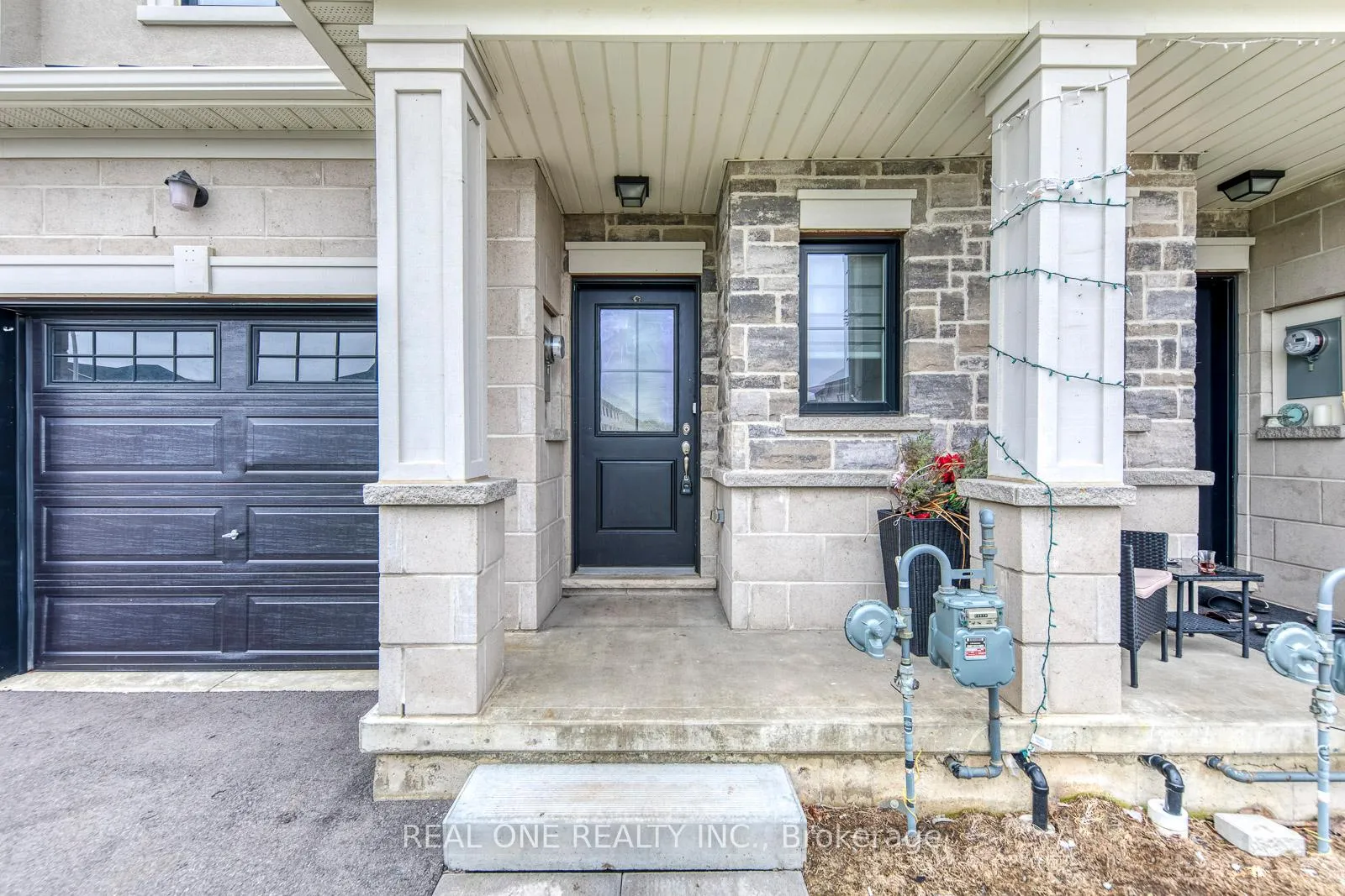 Photo 3 of 27 Genoa Drive, Hamilton, Jerome — HOMEH