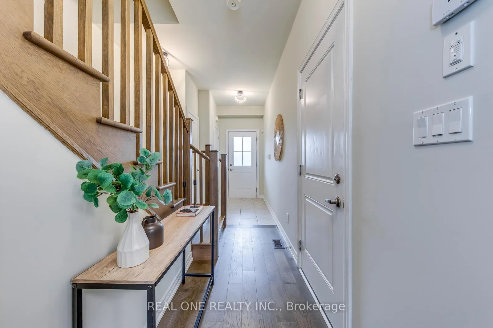 Photo 5 of 27 Genoa Drive, Hamilton, Jerome — HOMEH