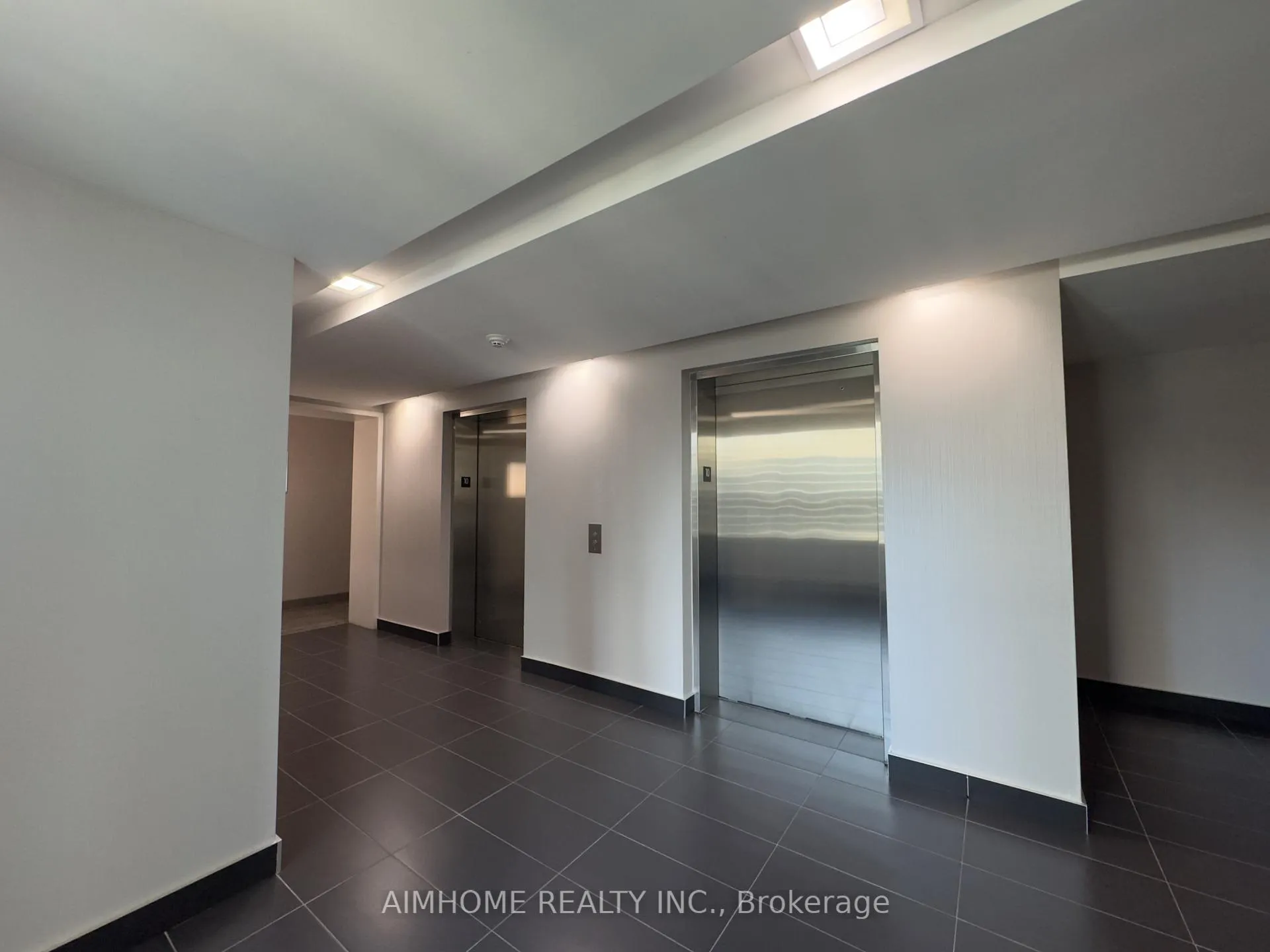 Photo 5 of Unit 1006, 8 The Esplanade Avenue, Toronto, Waterfront Communities — HOMEH