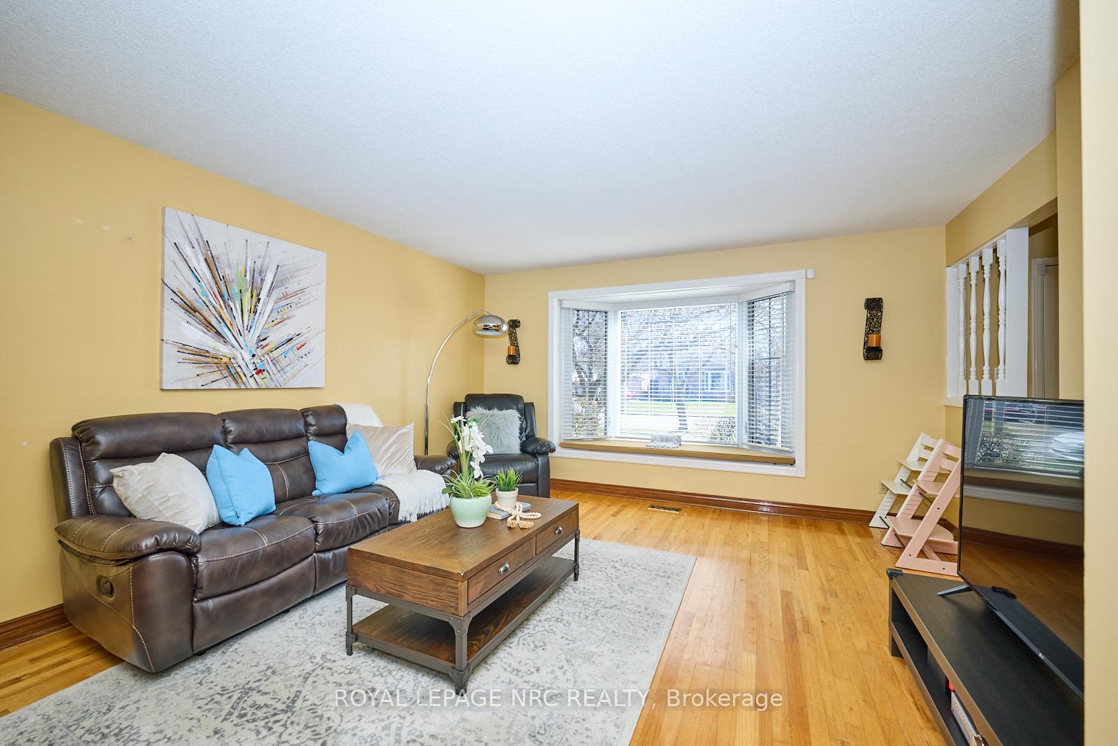 Photo 8 of 61 Mcdonagh Crescent, Thorold, Confederation Heights — HOMEH