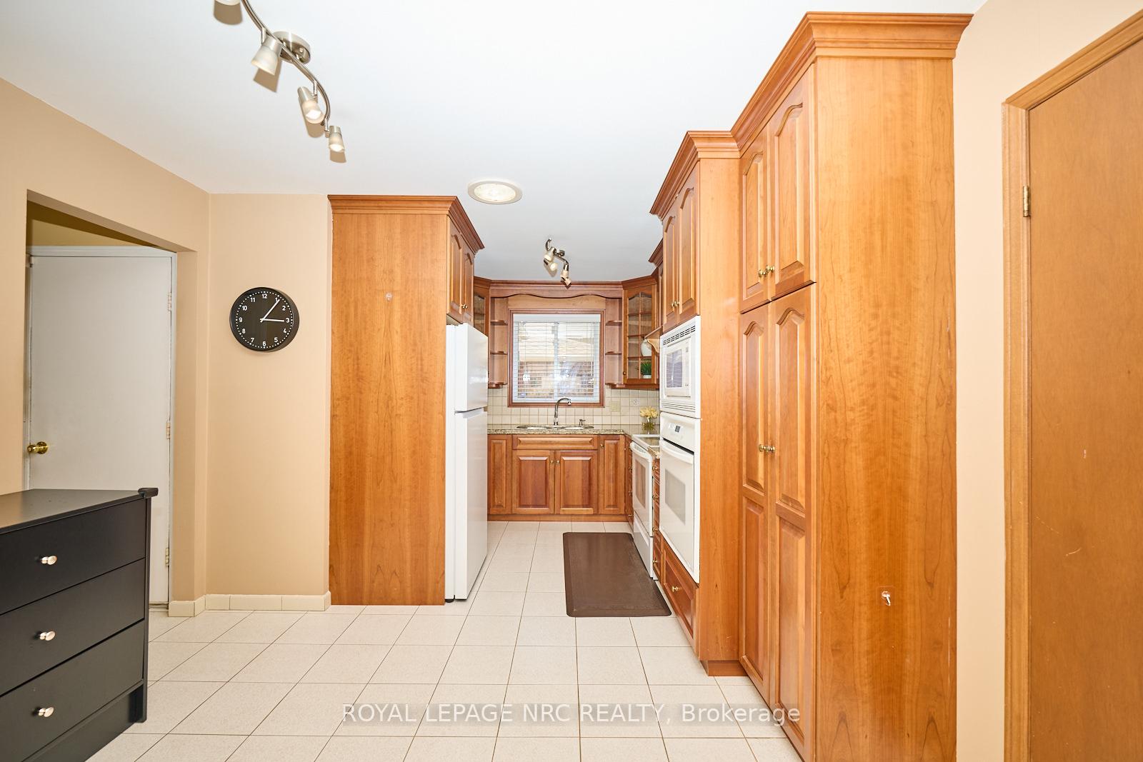 Photo 9 of 61 Mcdonagh Crescent, Thorold, Confederation Heights — HOMEH