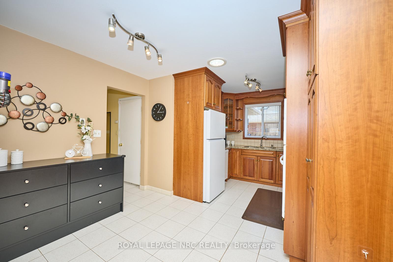Photo 10 of 61 Mcdonagh Crescent, Thorold, Confederation Heights — HOMEH