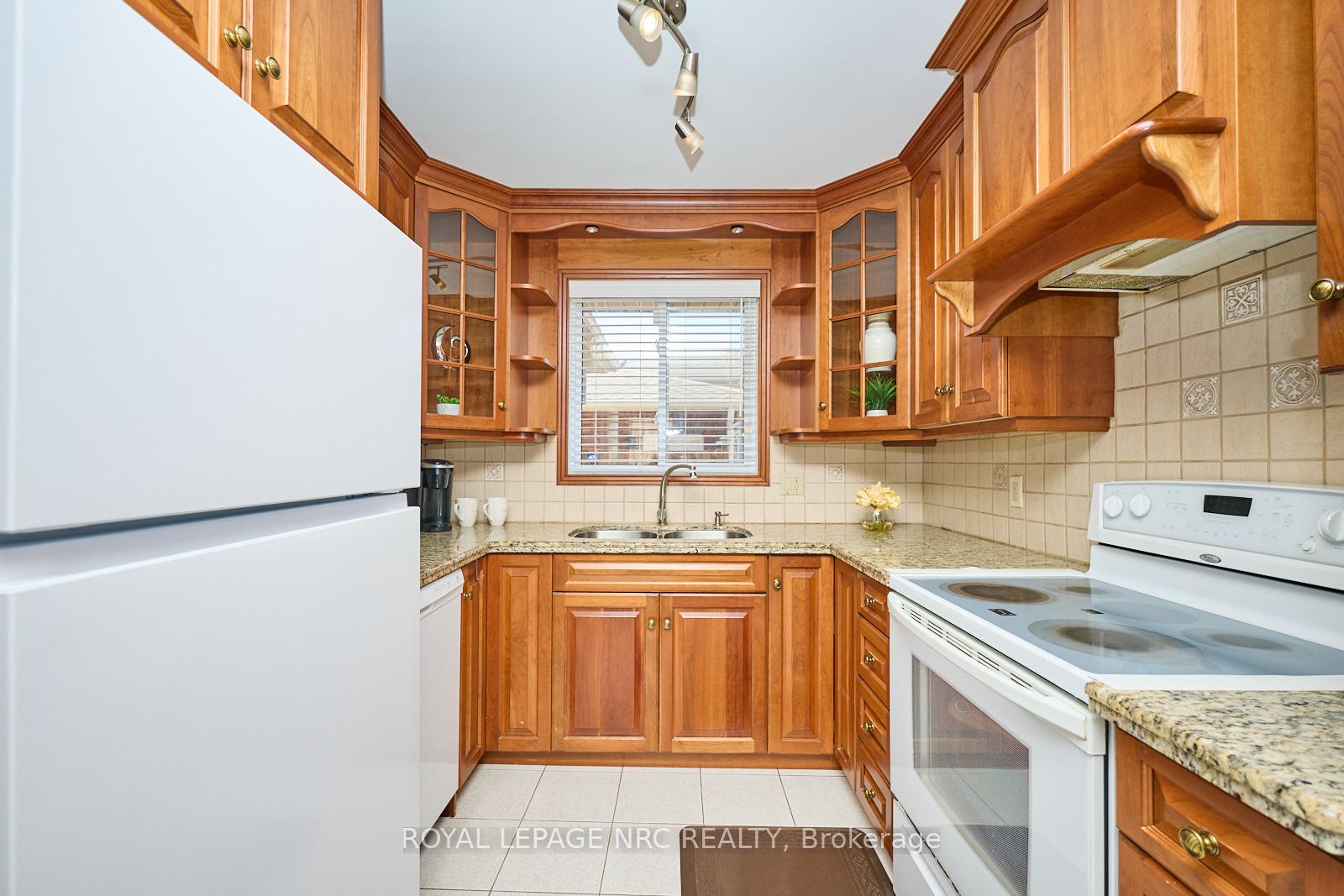Photo 11 of 61 Mcdonagh Crescent, Thorold, Confederation Heights — HOMEH