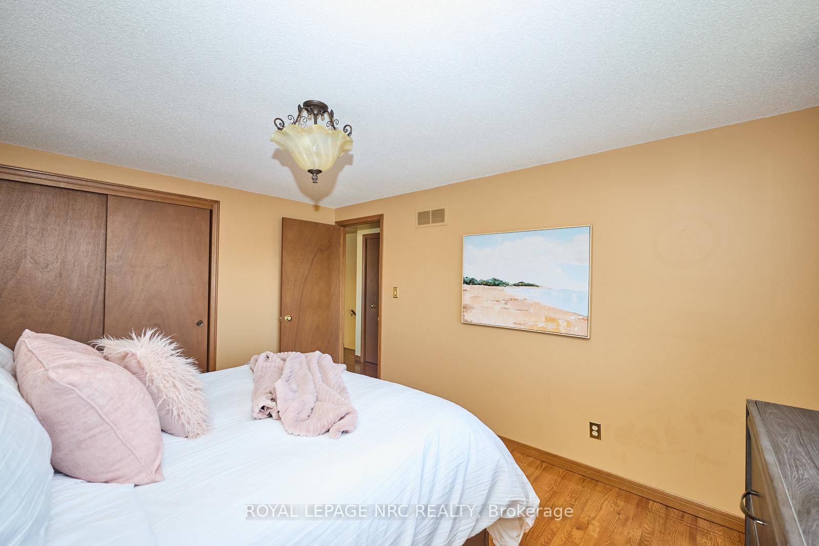 Photo 14 of 61 Mcdonagh Crescent, Thorold, Confederation Heights — HOMEH