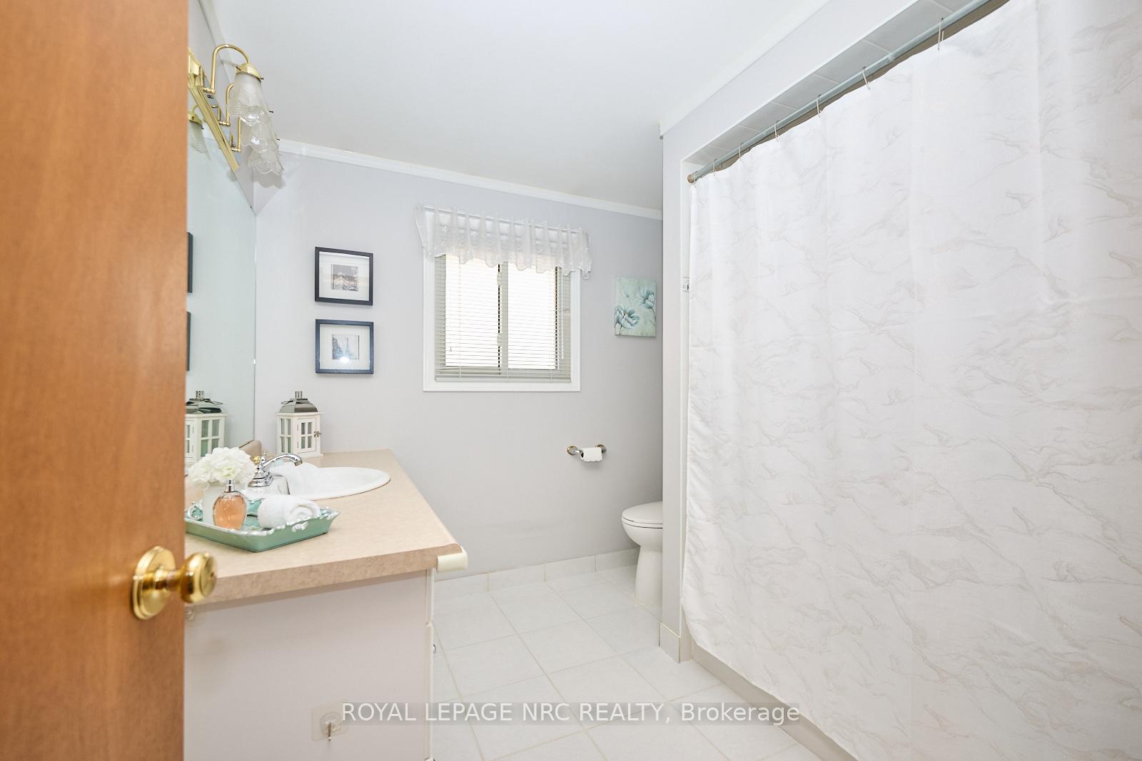 Photo 20 of 61 Mcdonagh Crescent, Thorold, Confederation Heights — HOMEH