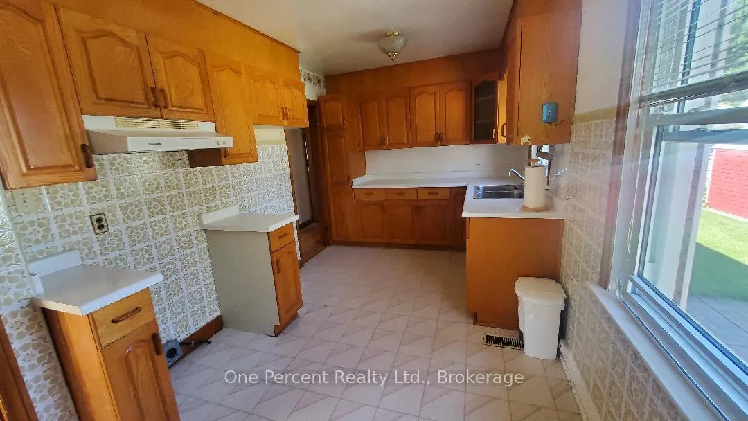 Photo 6 of 128 Woods Street, Stratford — HOMEH