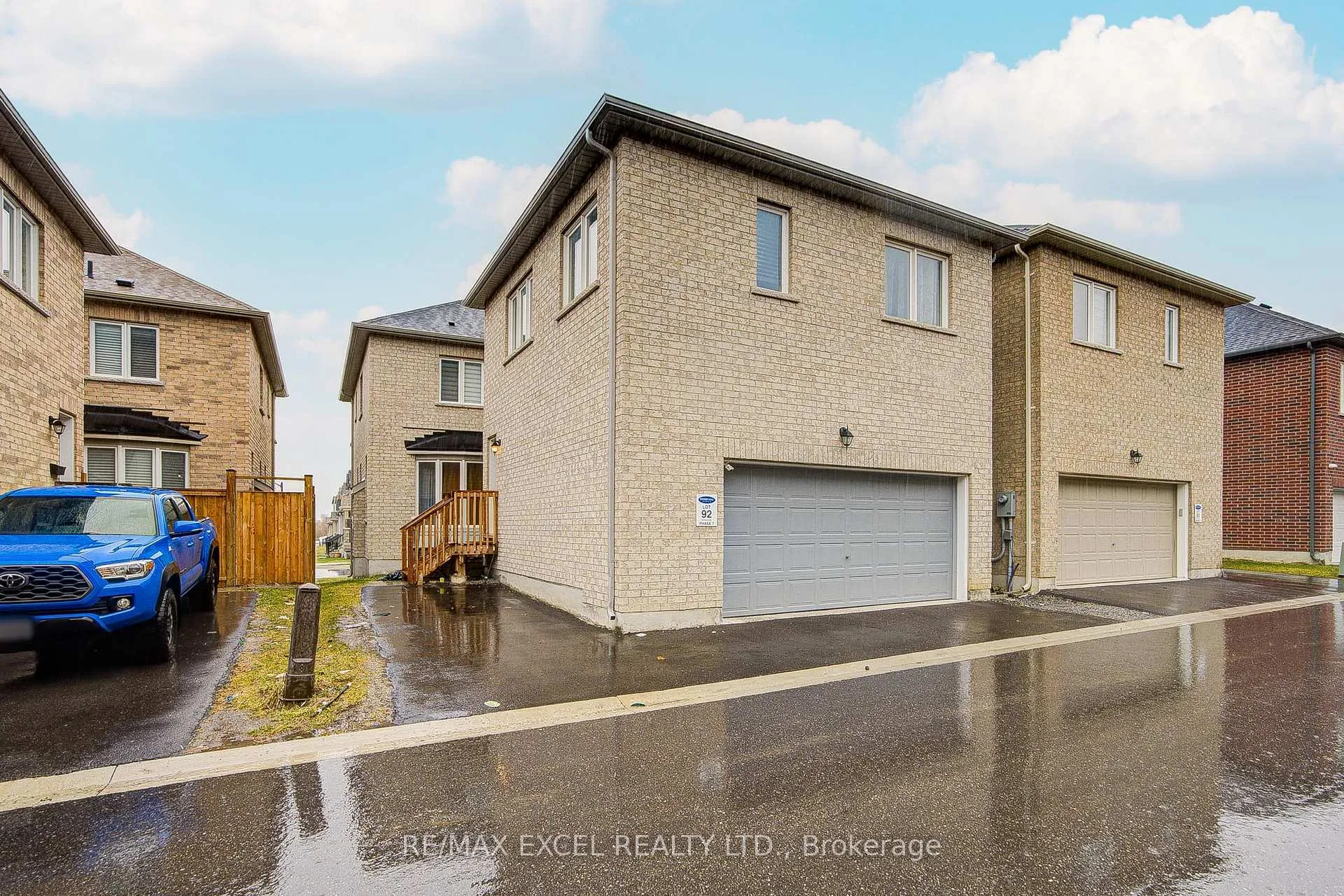 Photo 2 of Unit Coach, 172 Webb Street, Markham, Cornell — HOMEH