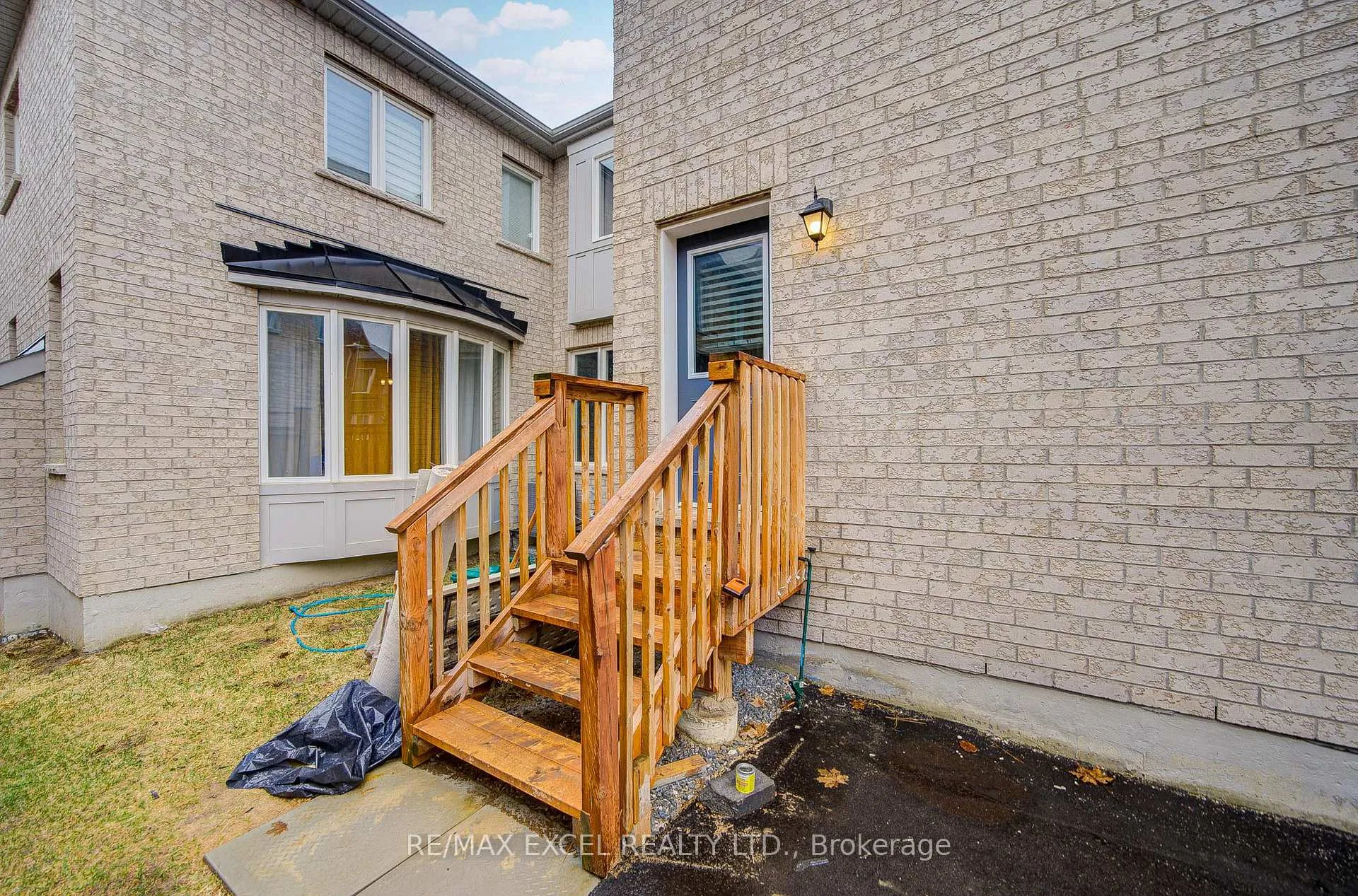 Photo 3 of Unit Coach, 172 Webb Street, Markham, Cornell — HOMEH