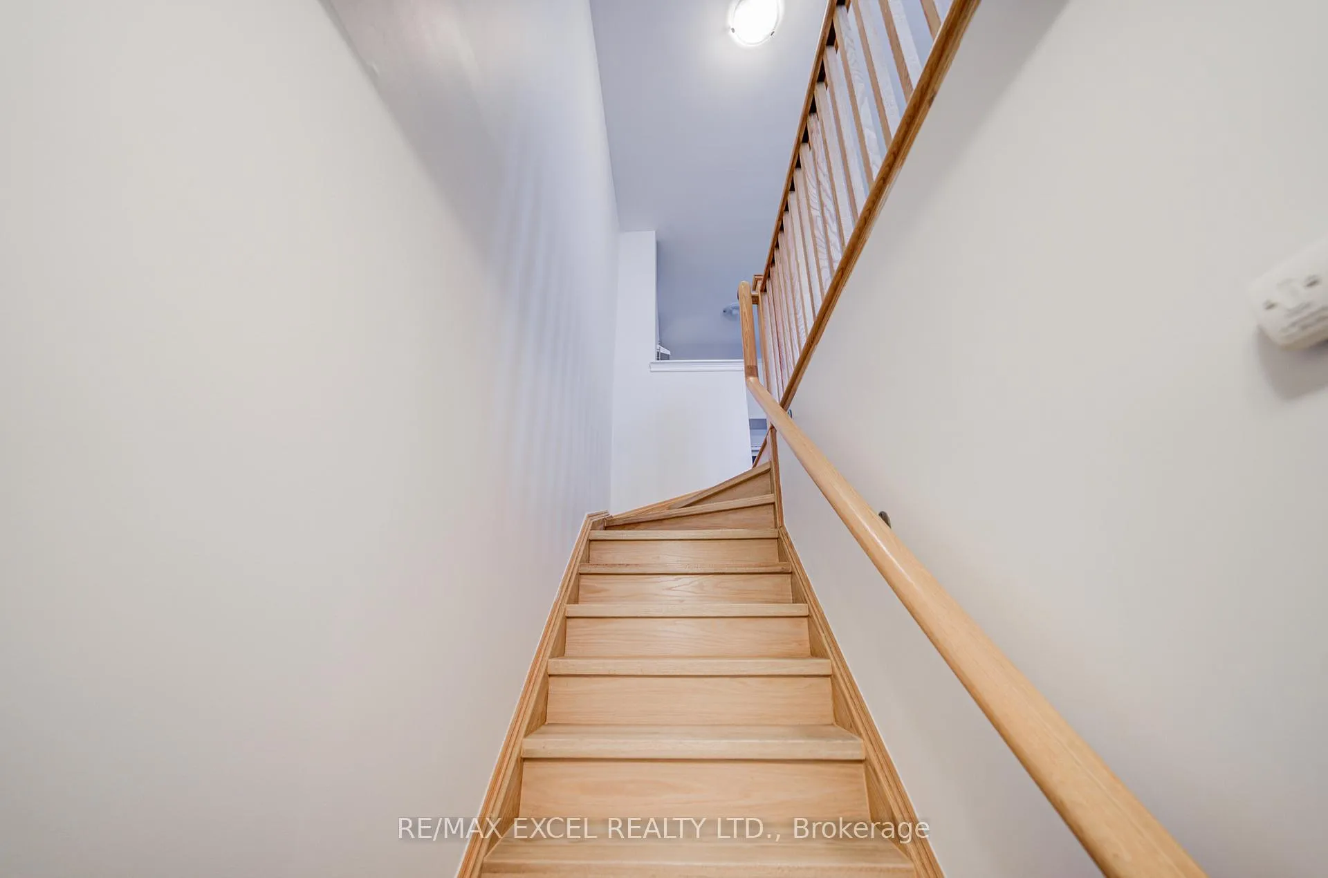 Photo 5 of Unit Coach, 172 Webb Street, Markham, Cornell — HOMEH