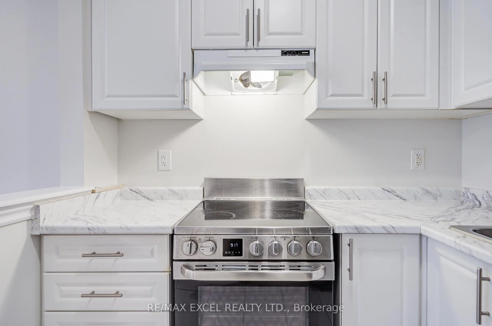 Photo 14 of Unit Coach, 172 Webb Street, Markham, Cornell — HOMEH
