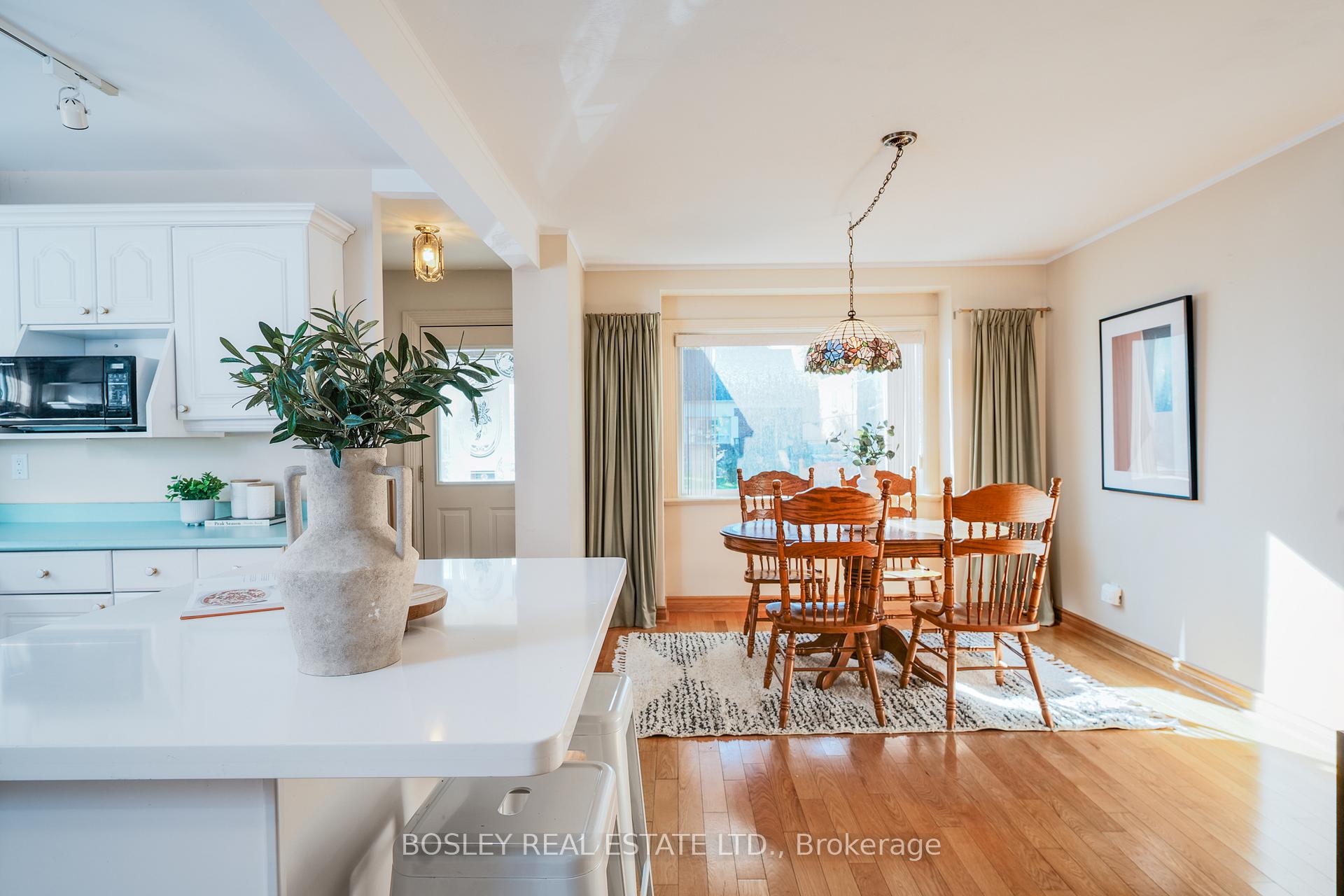 Photo 3 of 309 Warden Avenue, Scarborough, Birchcliffe-Cliffside — HOMEH