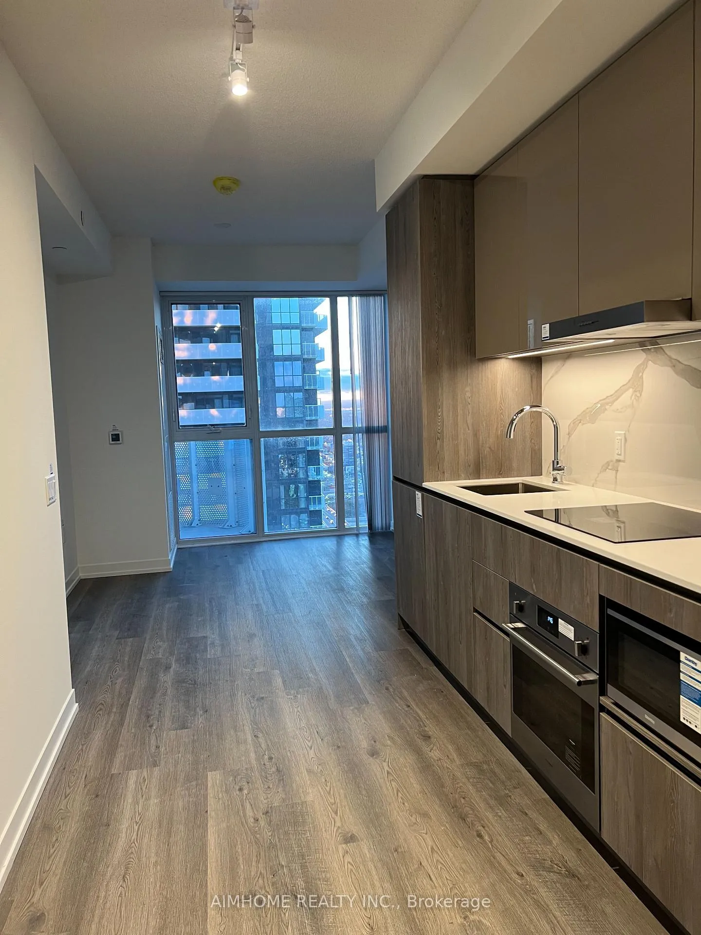 Photo 9 of Unit 4201, 8 Interchange Way, Vaughan, Vaughan Corporate Centre — HOMEH