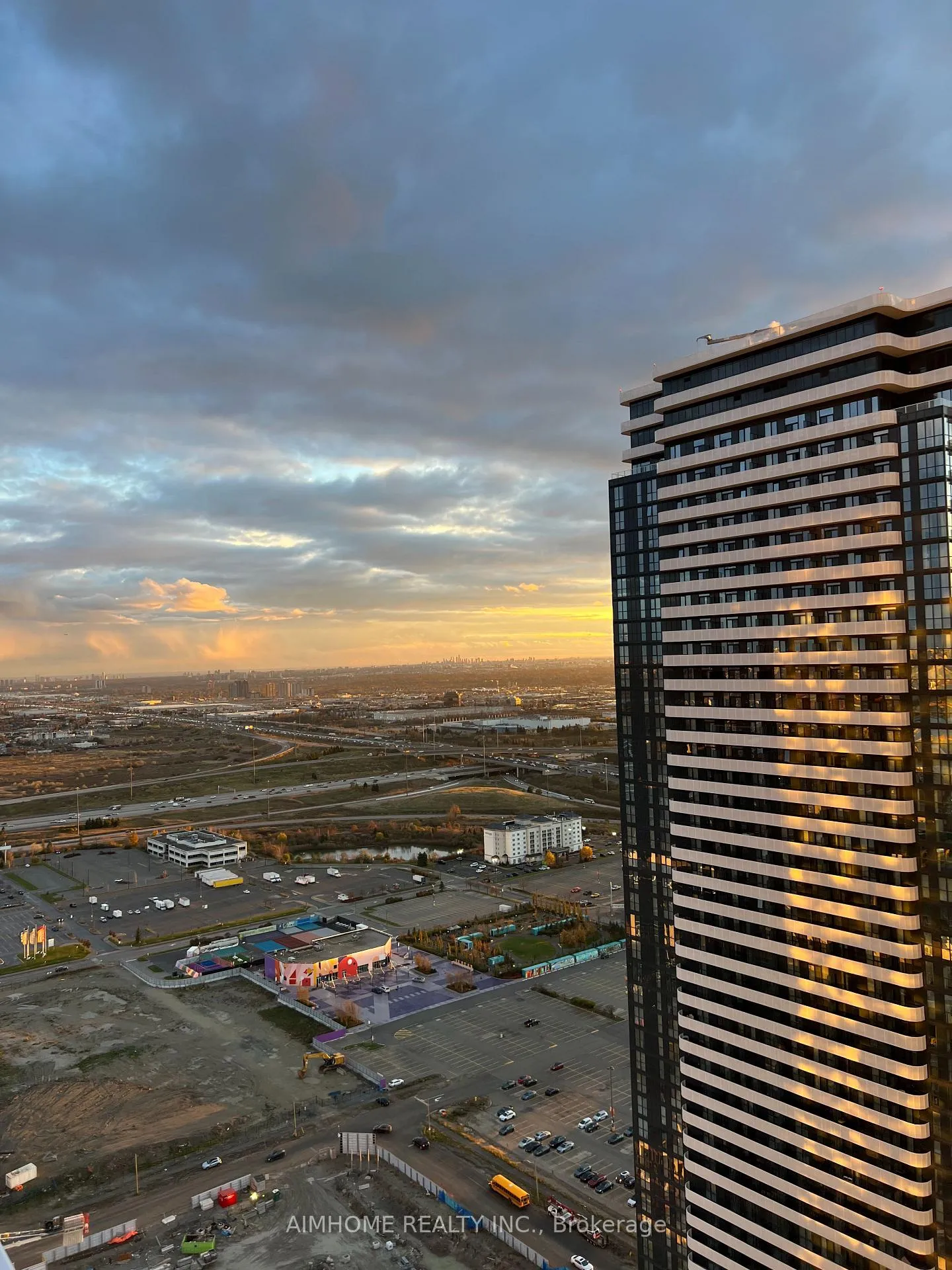 Photo 34 of Unit 4201, 8 Interchange Way, Vaughan, Vaughan Corporate Centre — HOMEH