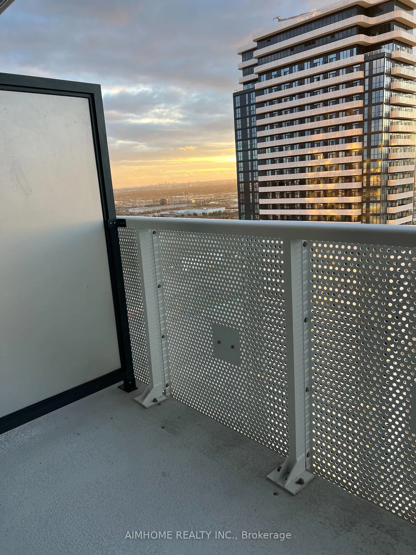 Photo 37 of Unit 4201, 8 Interchange Way, Vaughan, Vaughan Corporate Centre — HOMEH