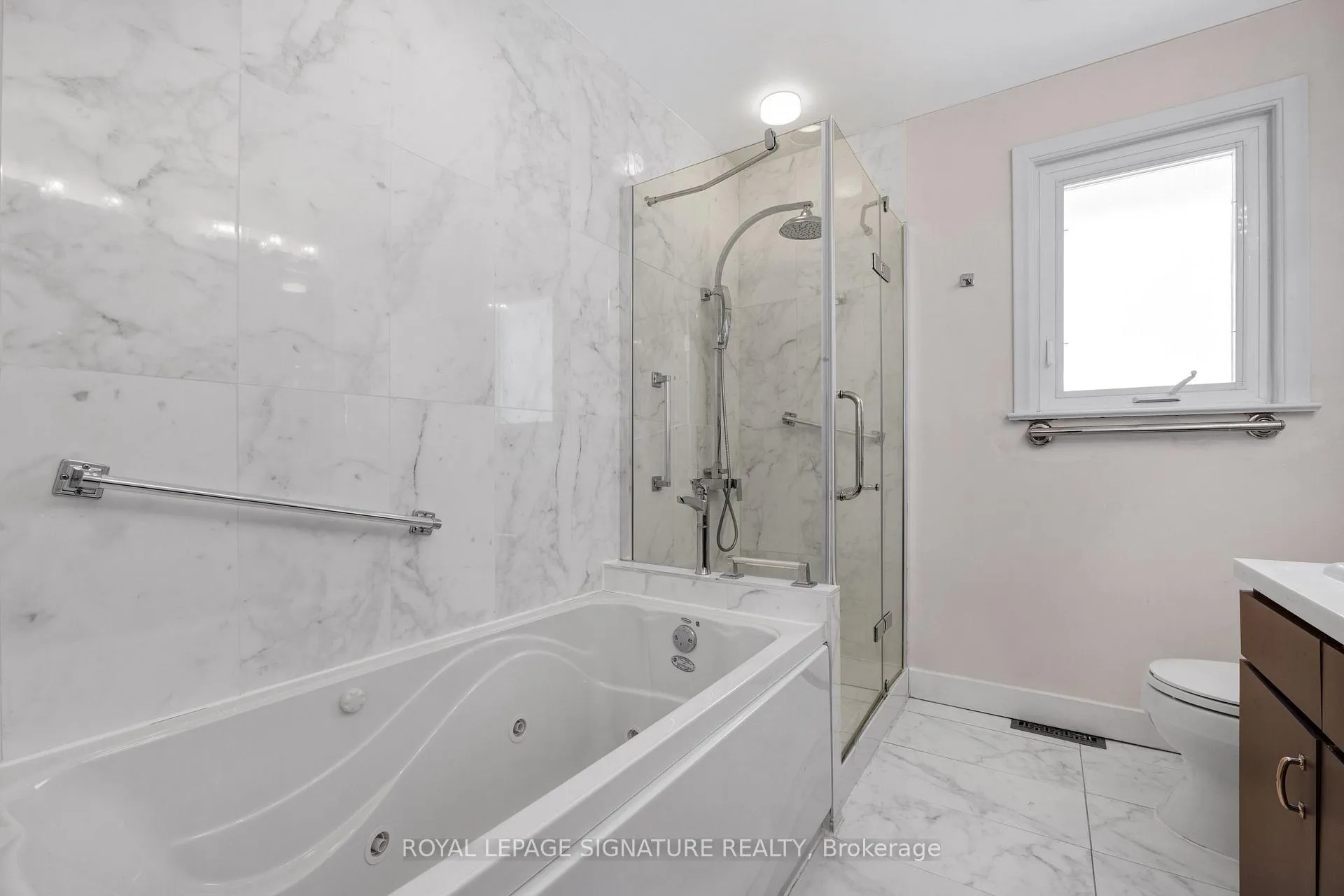 Photo 17 of 57 Forest Grove Drive, North York, Bayview Village — HOMEH