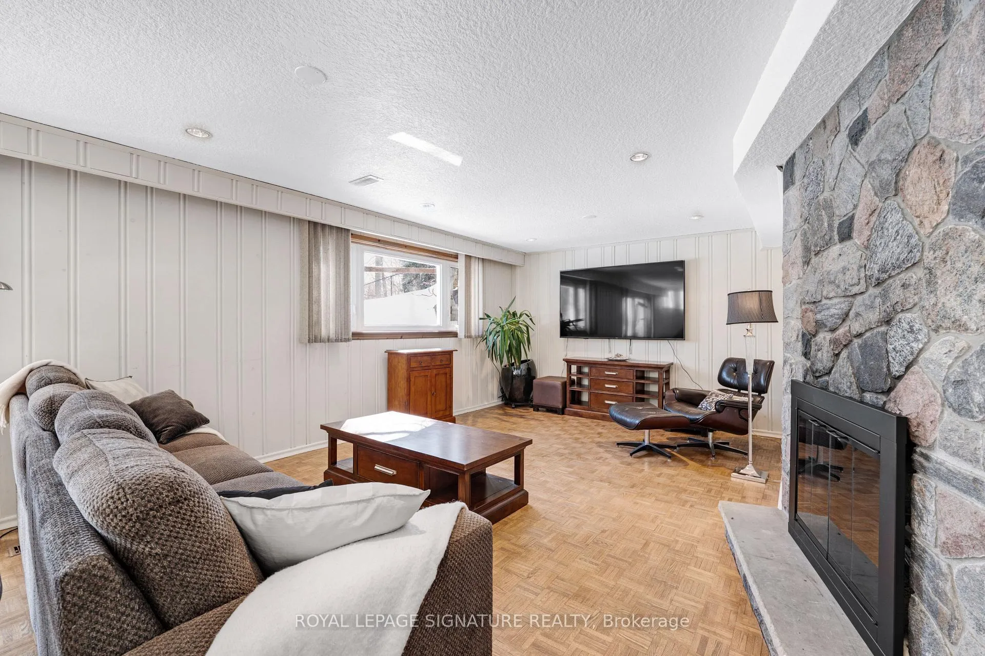 Photo 24 of 57 Forest Grove Drive, North York, Bayview Village — HOMEH
