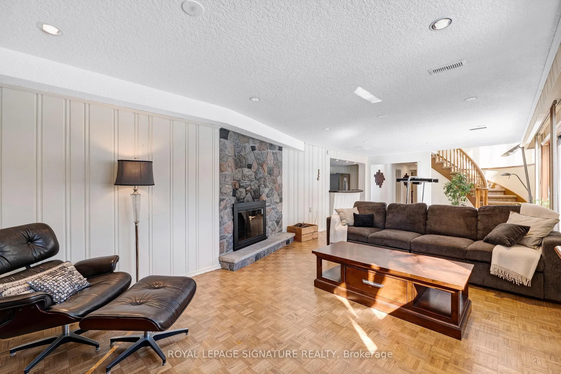 Photo 25 of 57 Forest Grove Drive, North York, Bayview Village — HOMEH