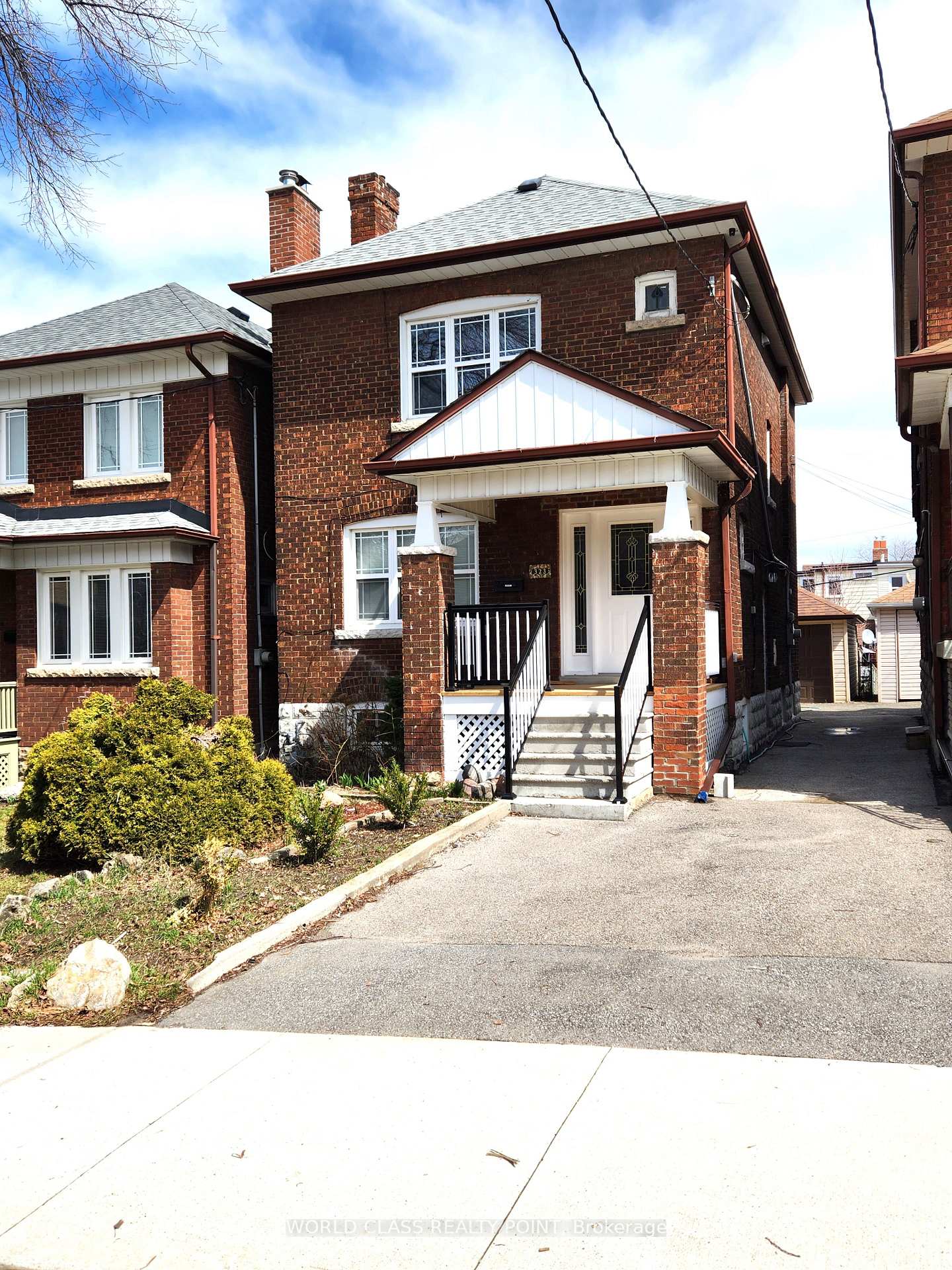 Front of Unit Main+2nd Flr, 323 Glenholme Avenue