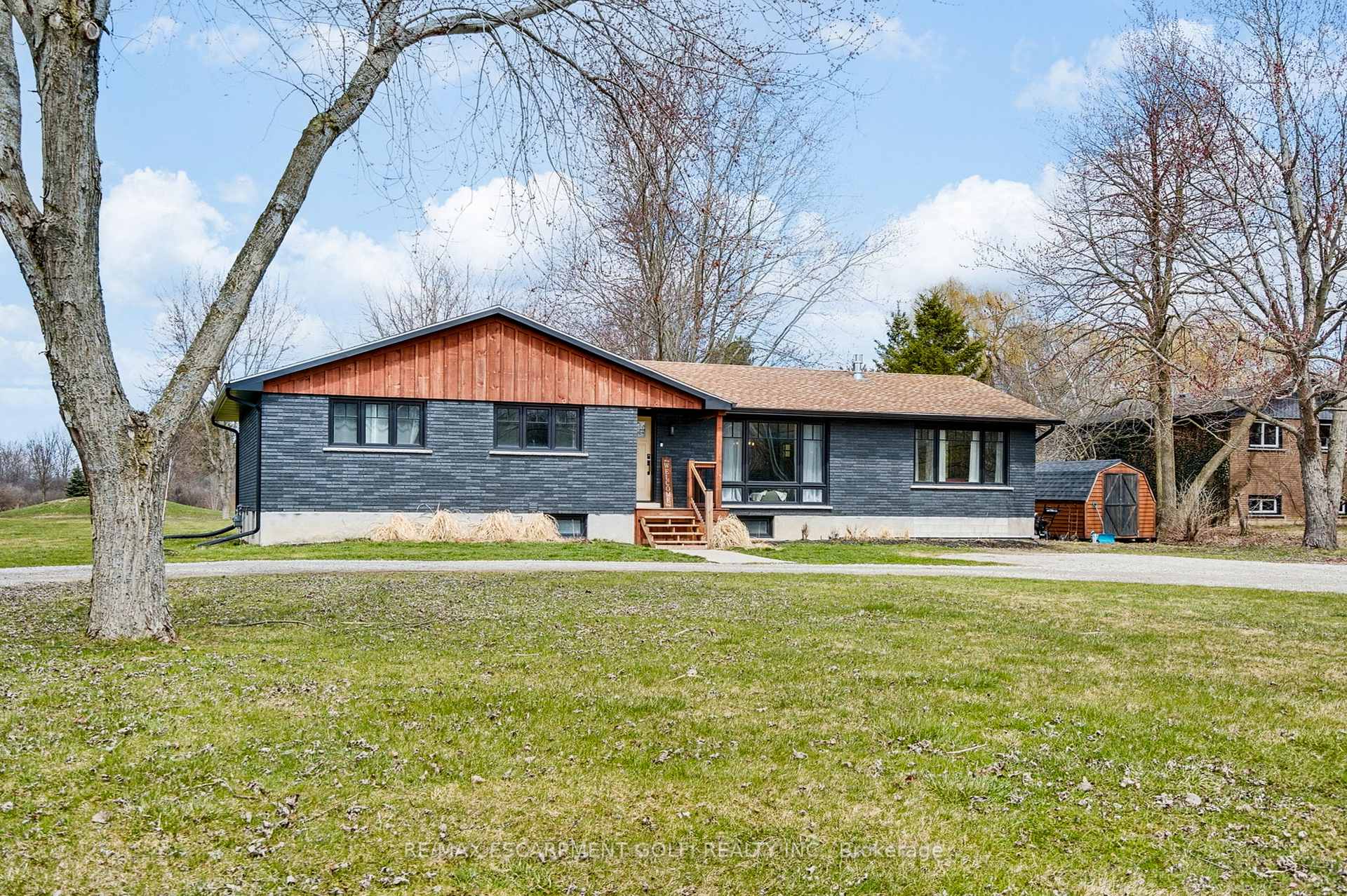 Photo 2 of 2440 Port Robinson Road, Thorold, Hurricane/Merrittville — HOMEH