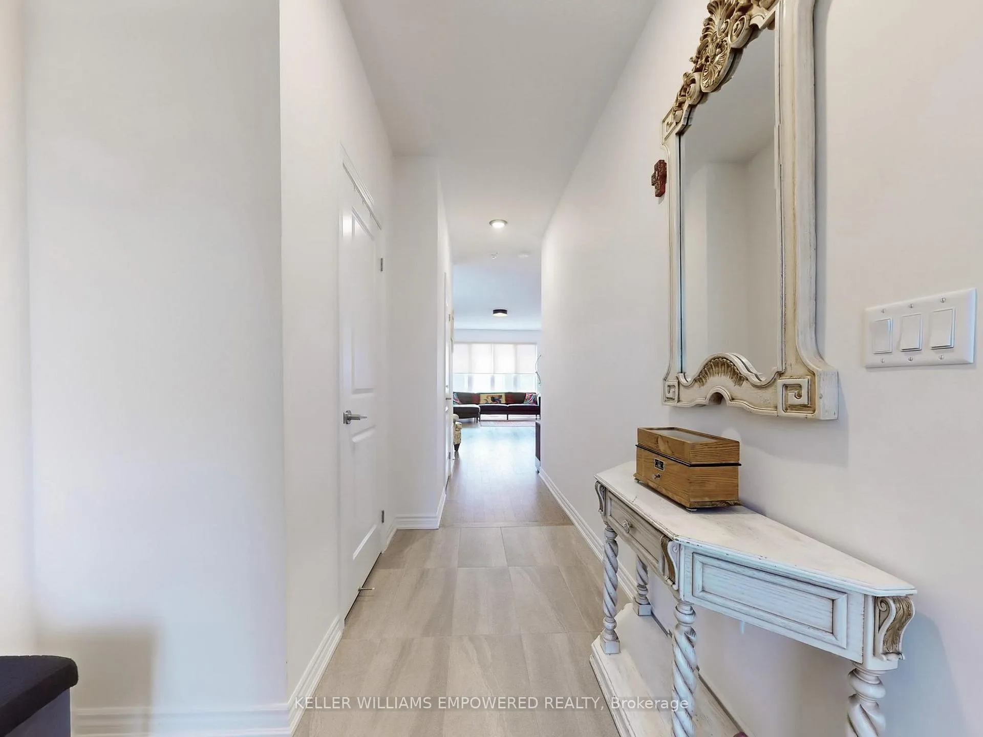 Photo 4 of 28 Gemini Drive, Barrie, Rural Barrie Southeast — HOMEH