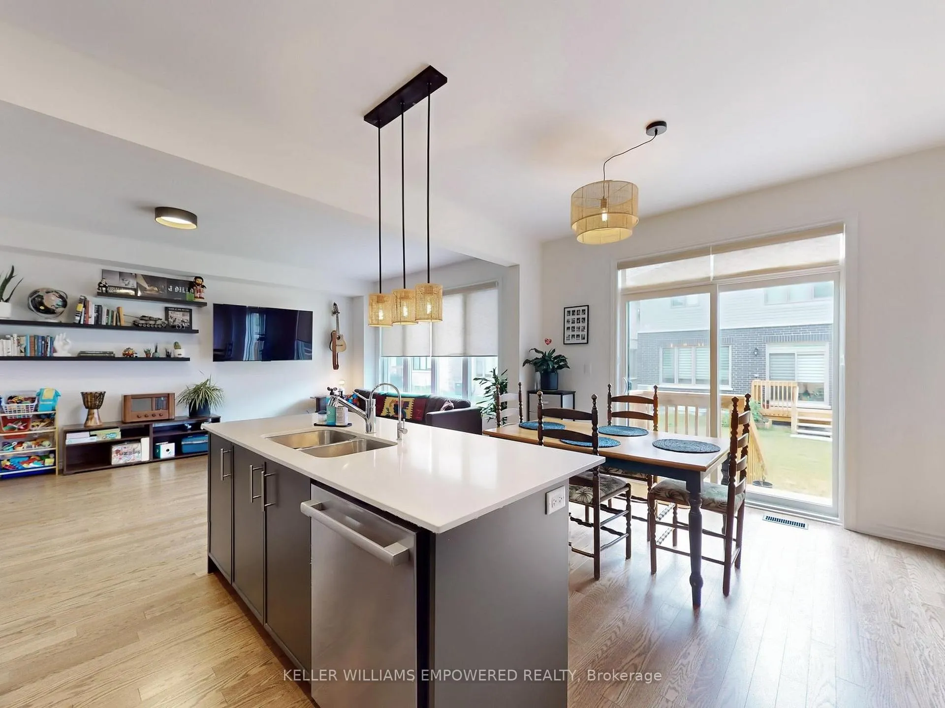 Photo 11 of 28 Gemini Drive, Barrie, Rural Barrie Southeast — HOMEH