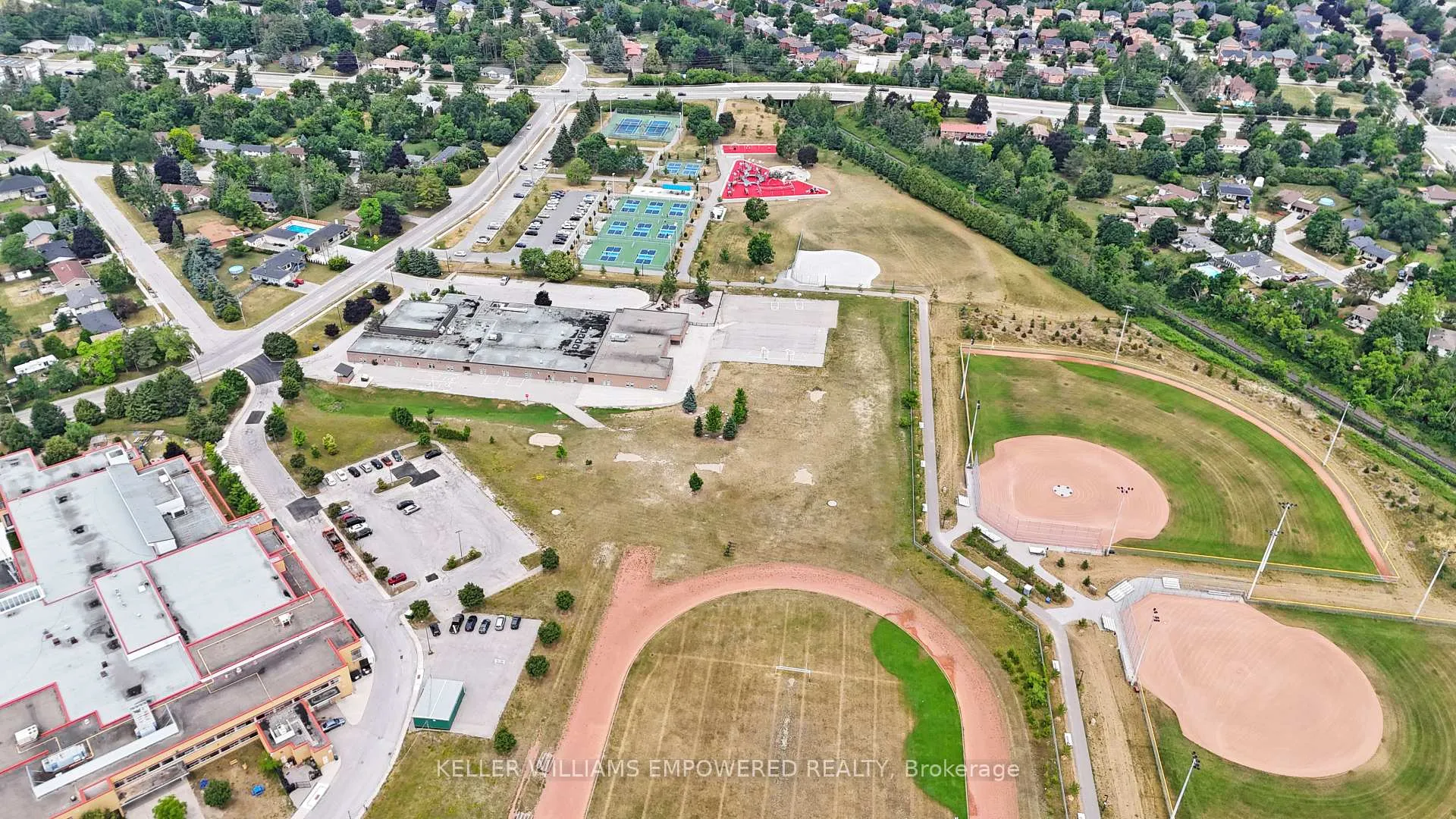 Photo 48 of 28 Gemini Drive, Barrie, Rural Barrie Southeast — HOMEH