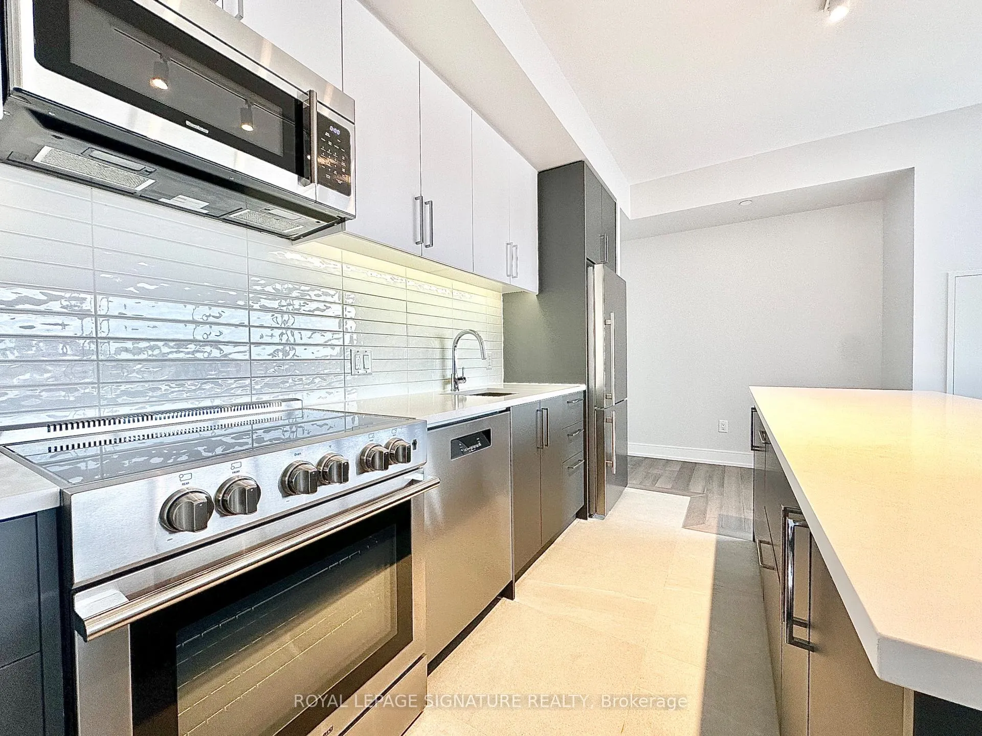 Photo 4 of Unit 306, 2525 Bathurst Street, Toronto, Forest Hill North — HOMEH