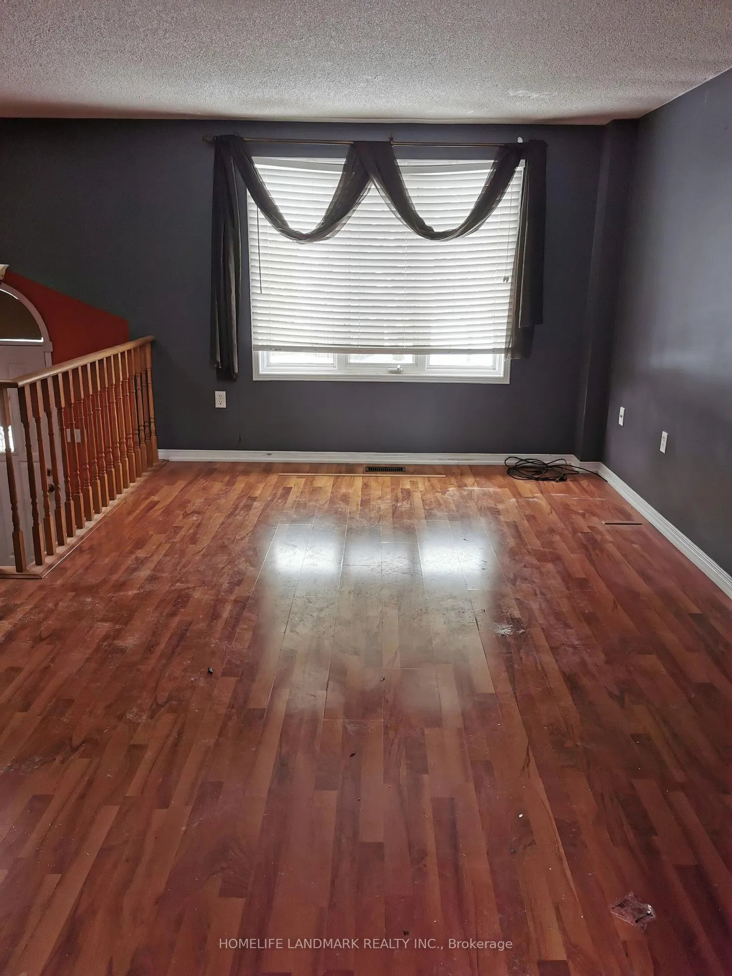 Photo 3 of 29 Finlay Road, Barrie, West Bayfield — HOMEH