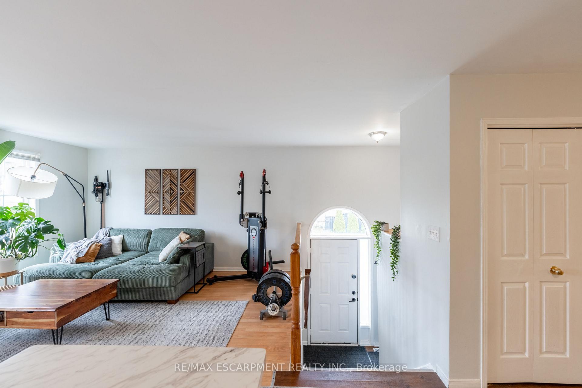 Photo 3 of 103 Morton Street, Thorold, Allanburg/Thorold South — HOMEH