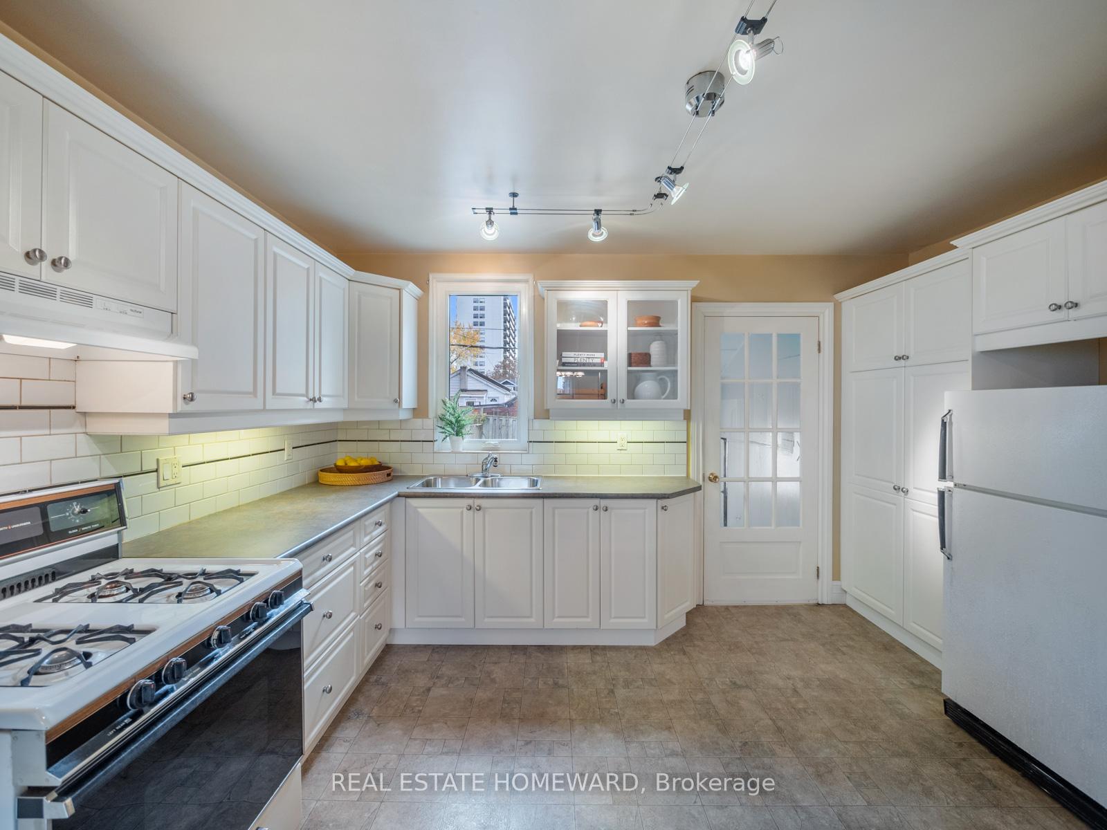 Photo 9 of 5 Northview Avenue, Scarborough, Birchcliffe-Cliffside — HOMEH